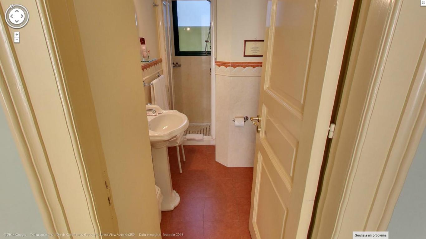 Quadruple Room with Balcony - Photo 11