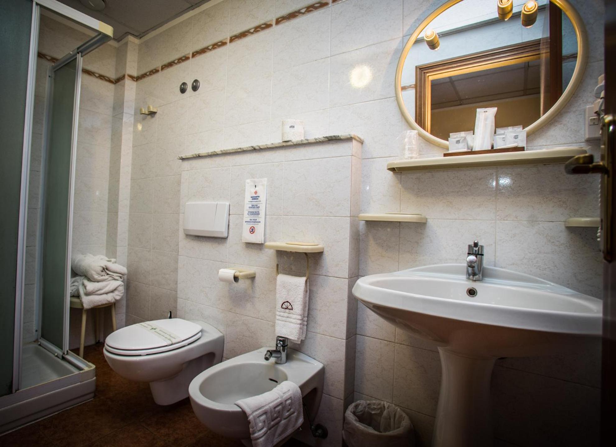Single Room photo 3