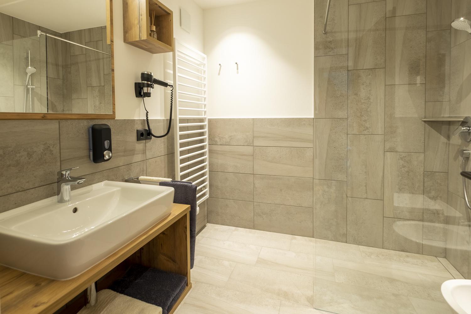 Double or Twin Room with Mountain View - Photo 2