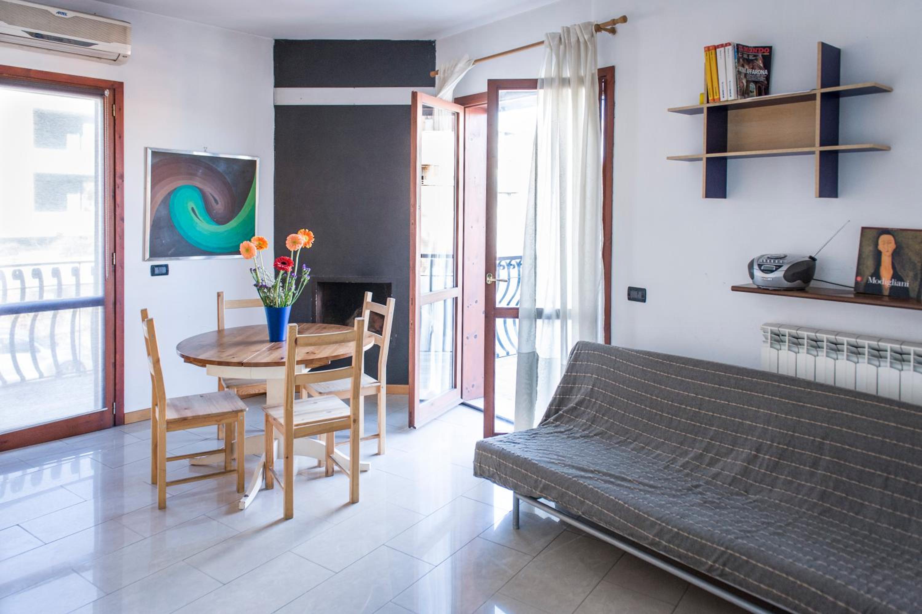 One-Bedroom Apartment with Balcony photo 1