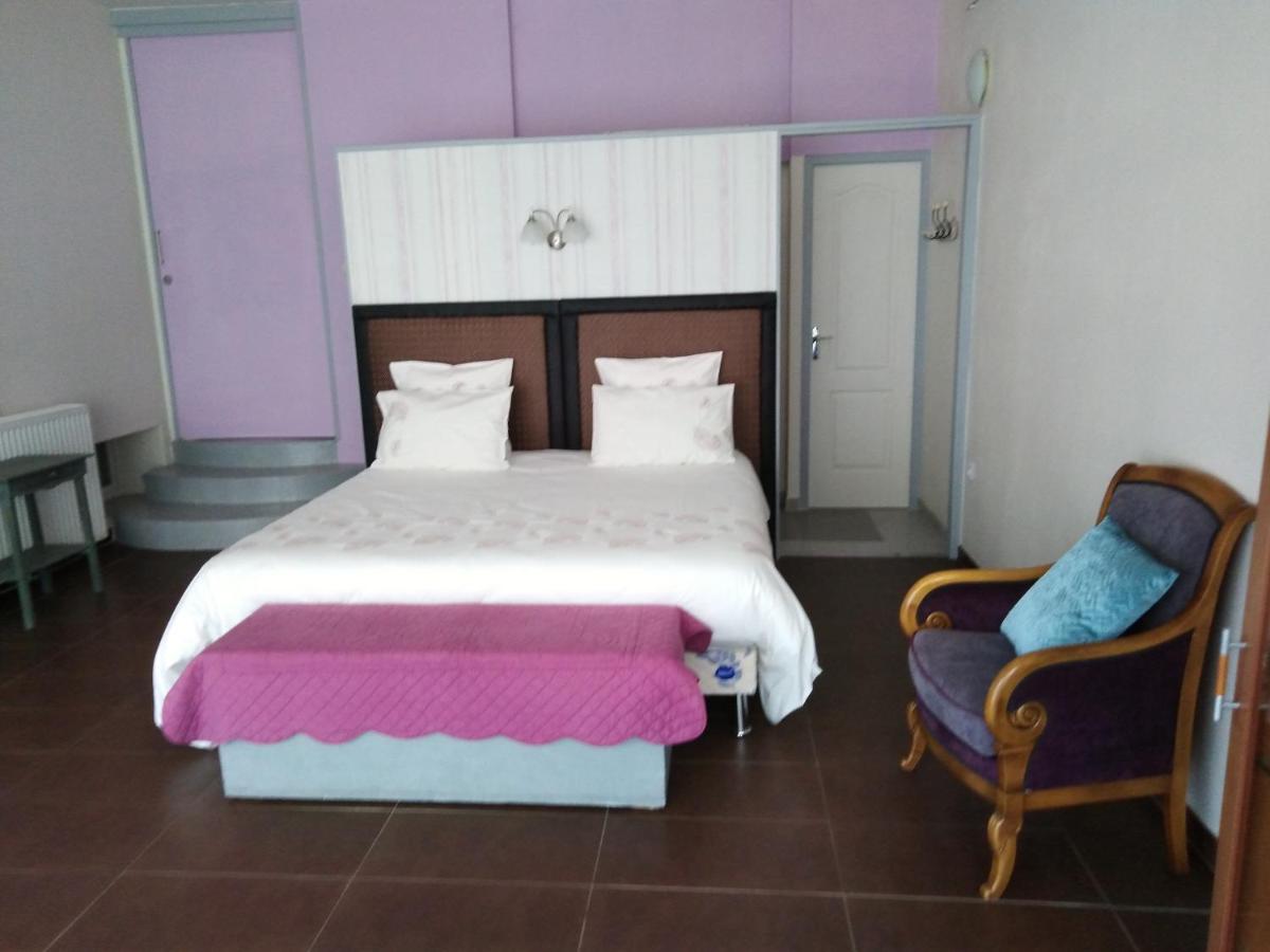 Large Double Room photo 3