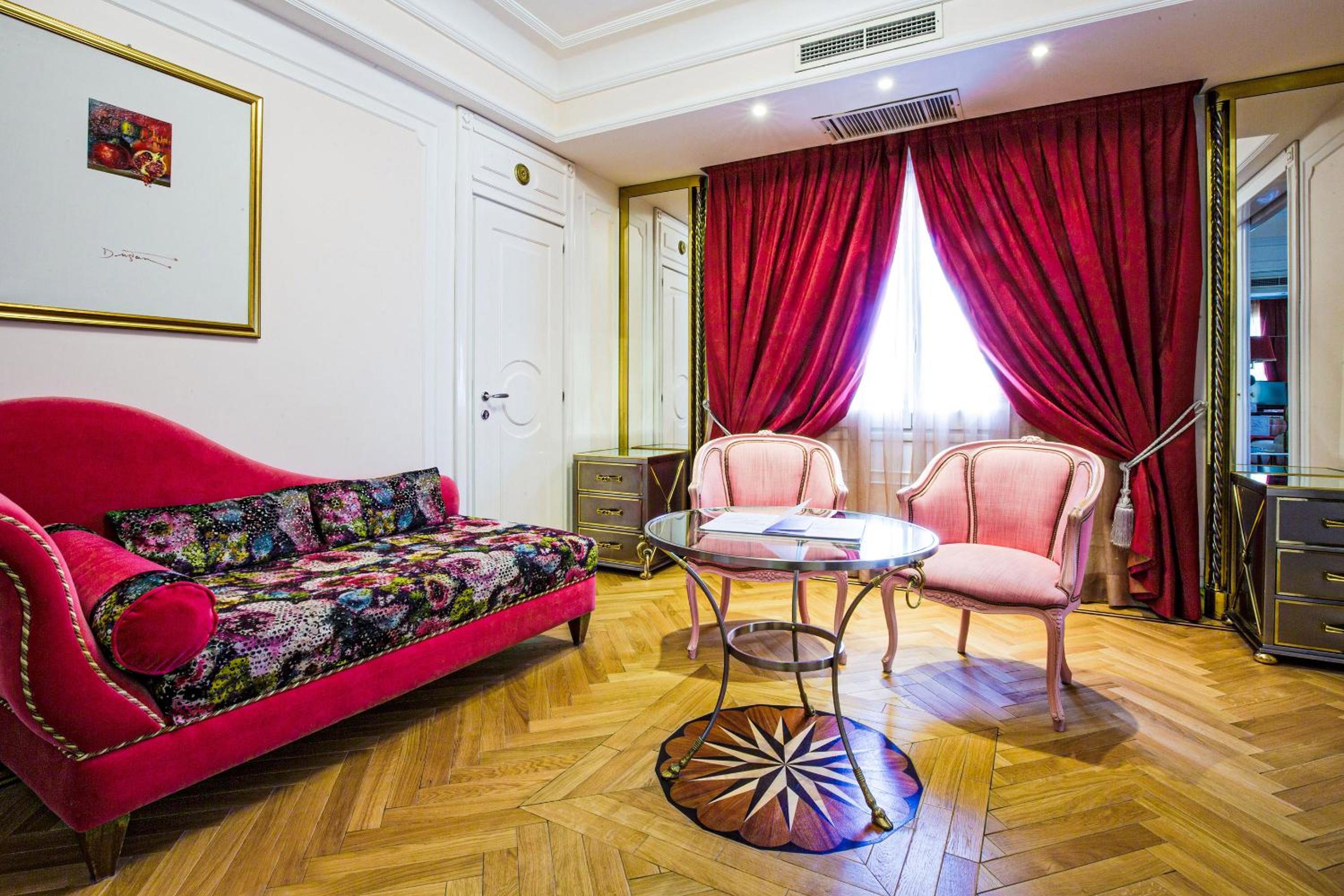 Suite - Photo 3
