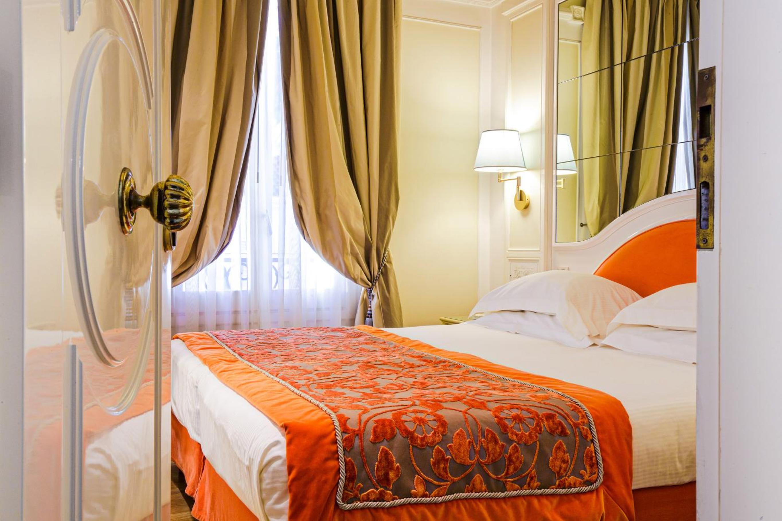 Classic Double or Twin Room - Photo 4