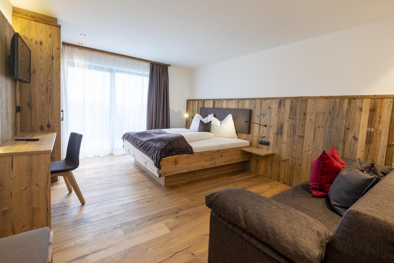 Double or Twin Room with Mountain View - Photo 1
