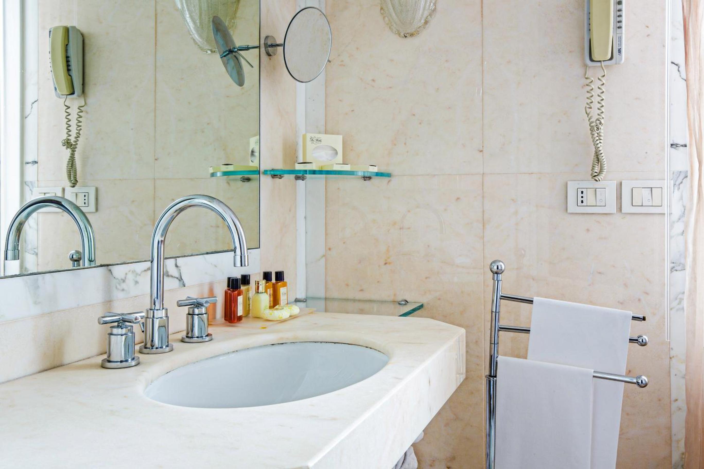 Suite - Photo 7