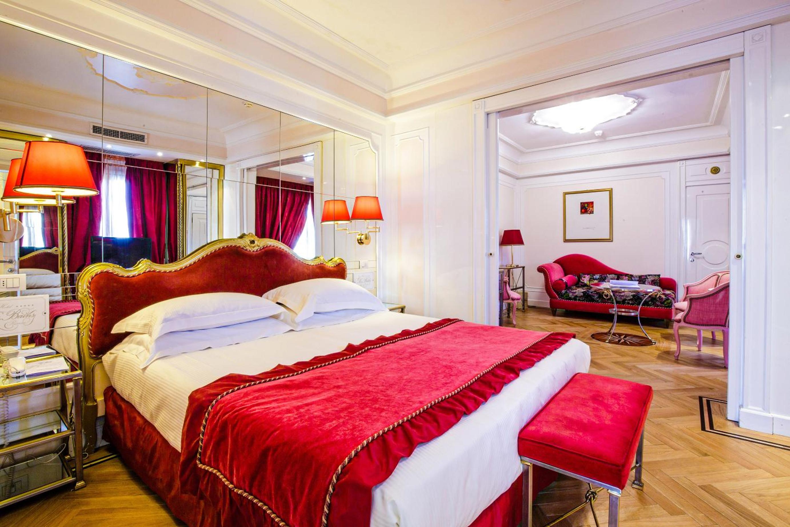 Suite - Photo 1