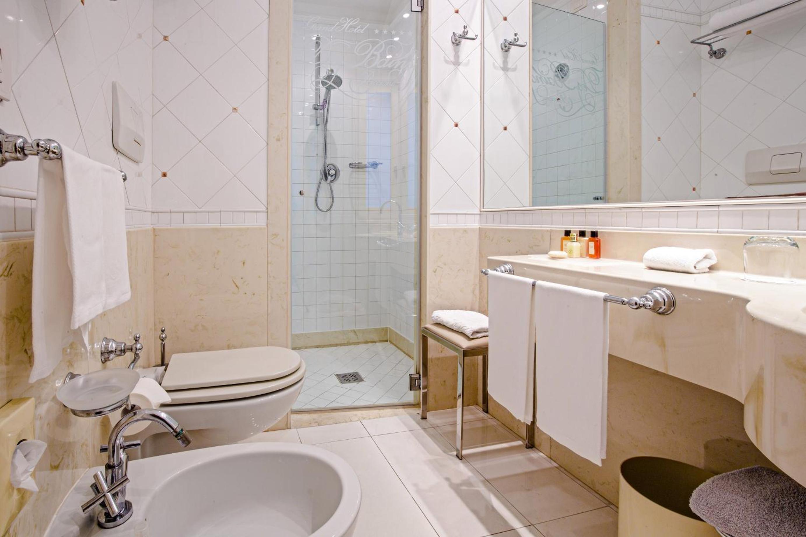 Basic Double or Twin Room - Photo 2