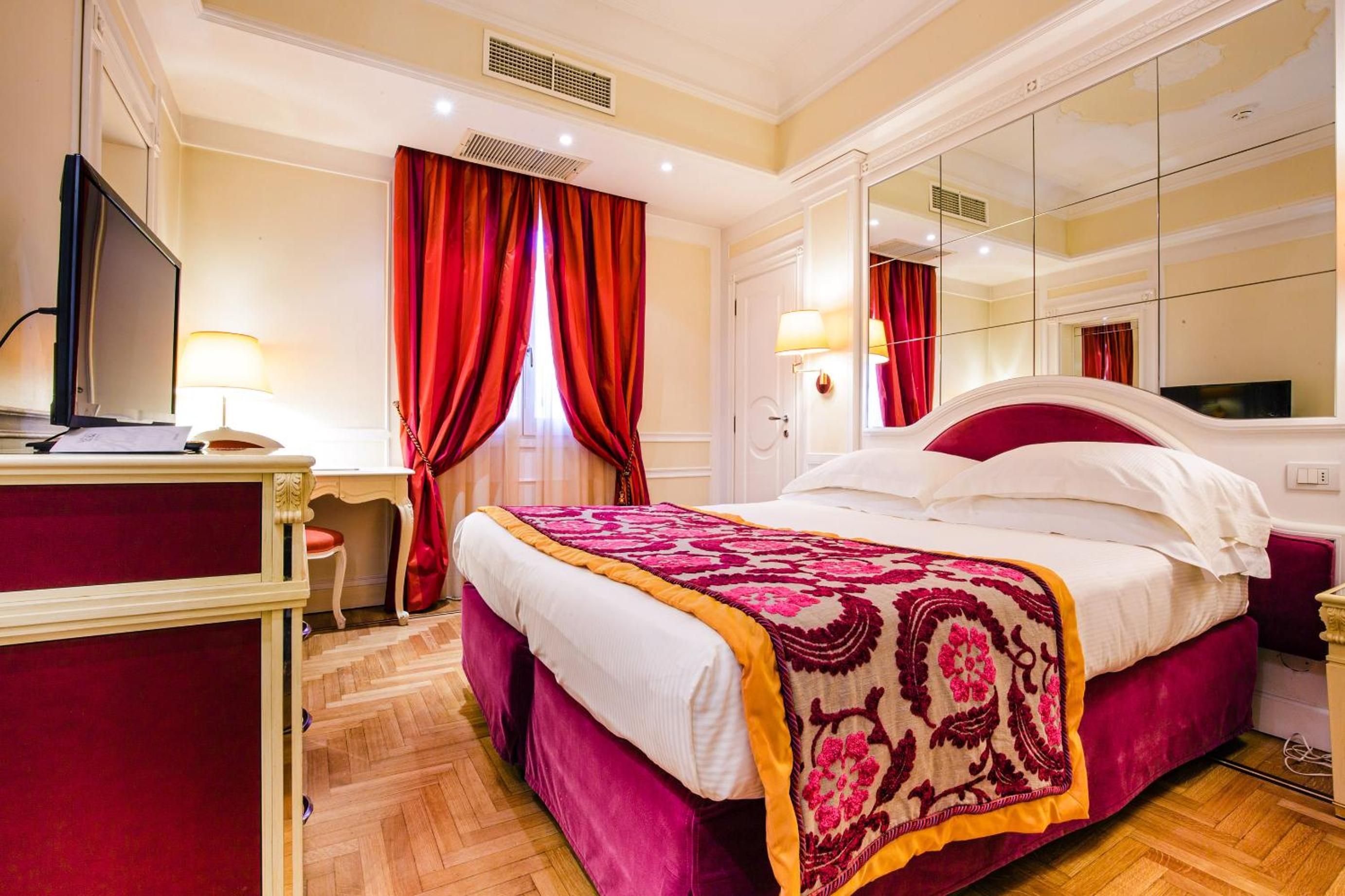 Basic Double or Twin Room - Photo 3