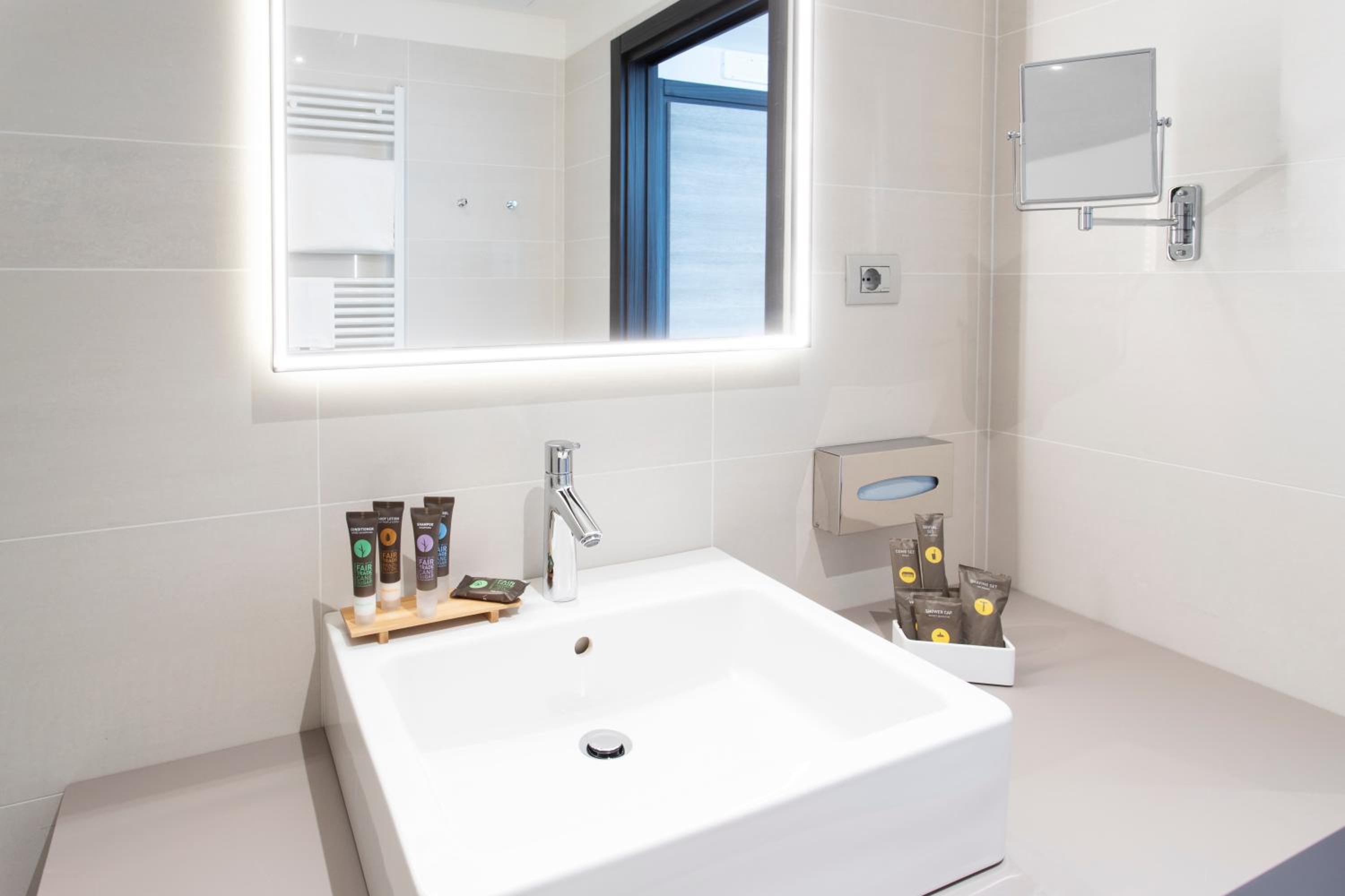 Executive Room - Photo 5