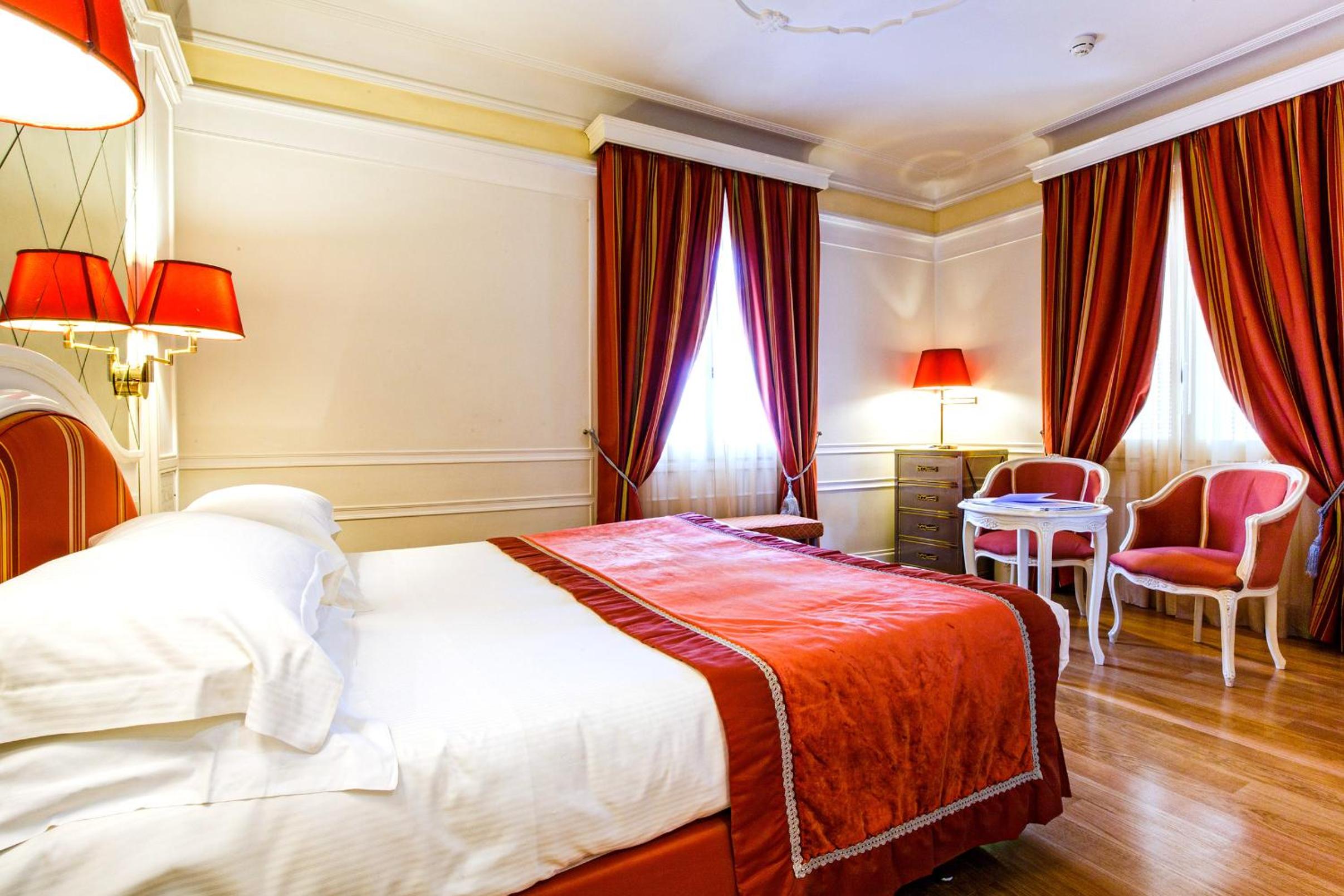 Deluxe Double or Twin Room - Photo 2