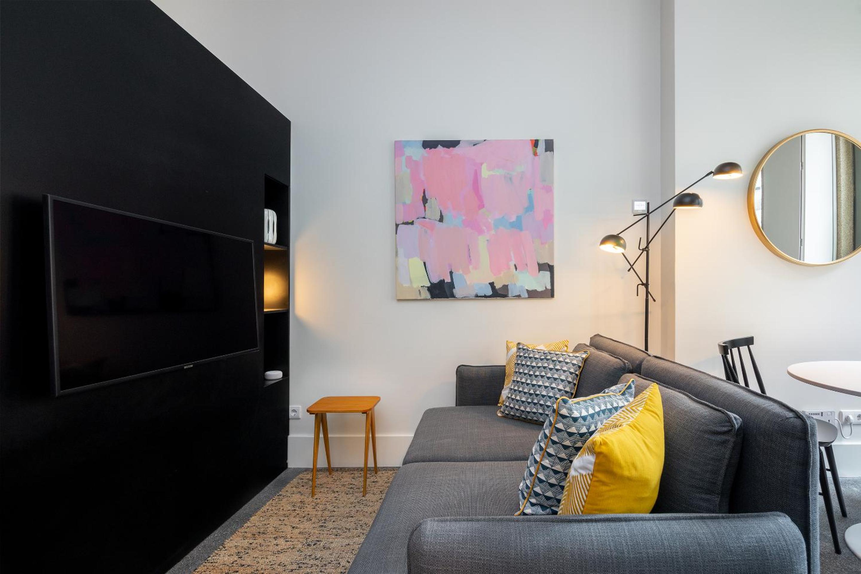Studio Apartment - Photo 8