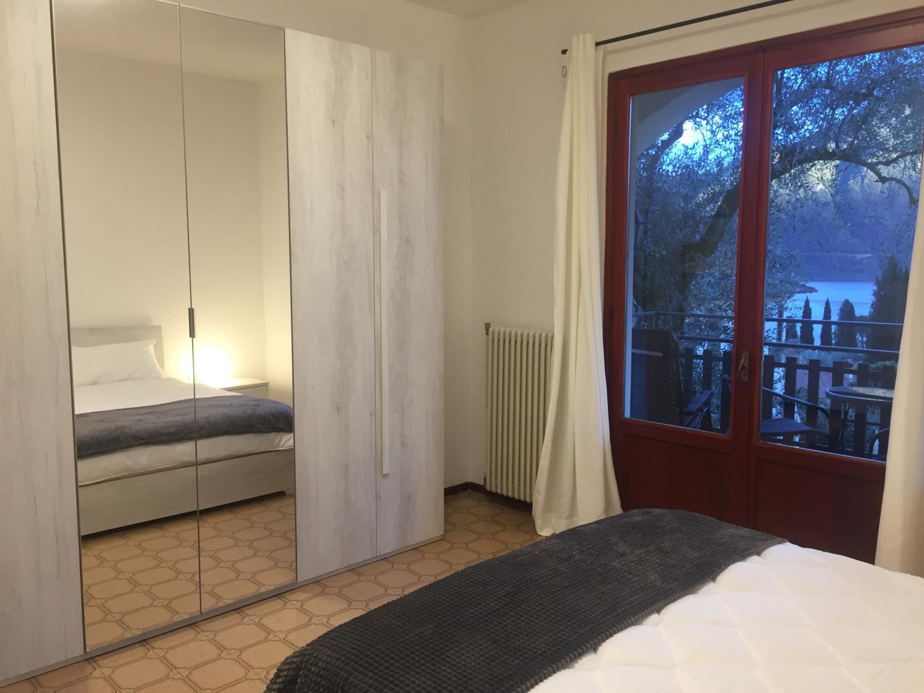 Three-Bedroom Apartment with Lake View photo 1