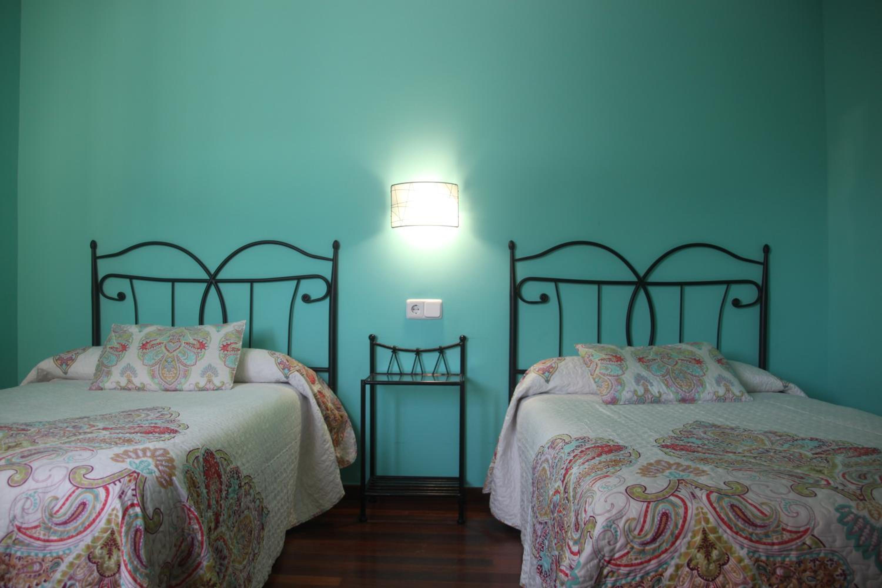 Three-Bedroom Apartment (6 Adults) - Photo 3