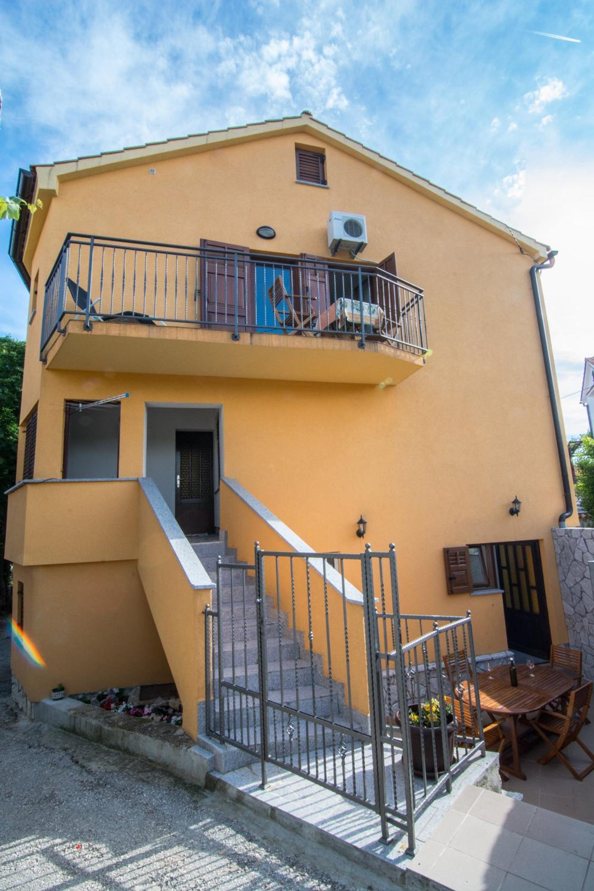 One-Bedroom House with Balcony photo 2