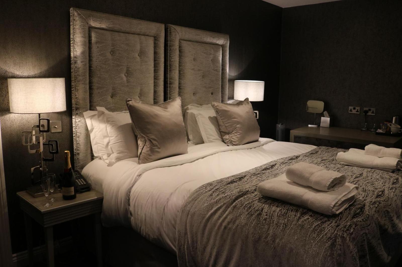 Deluxe Double Room - Photo 10