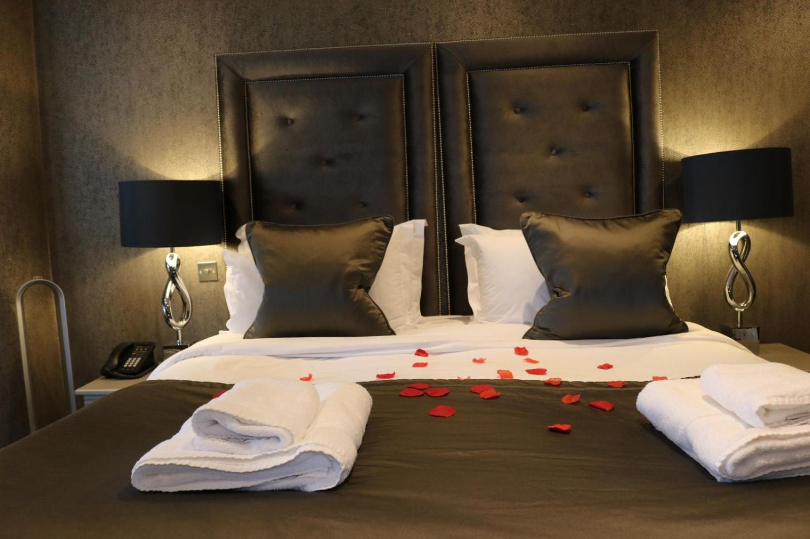Superior King Suite - Photo 12