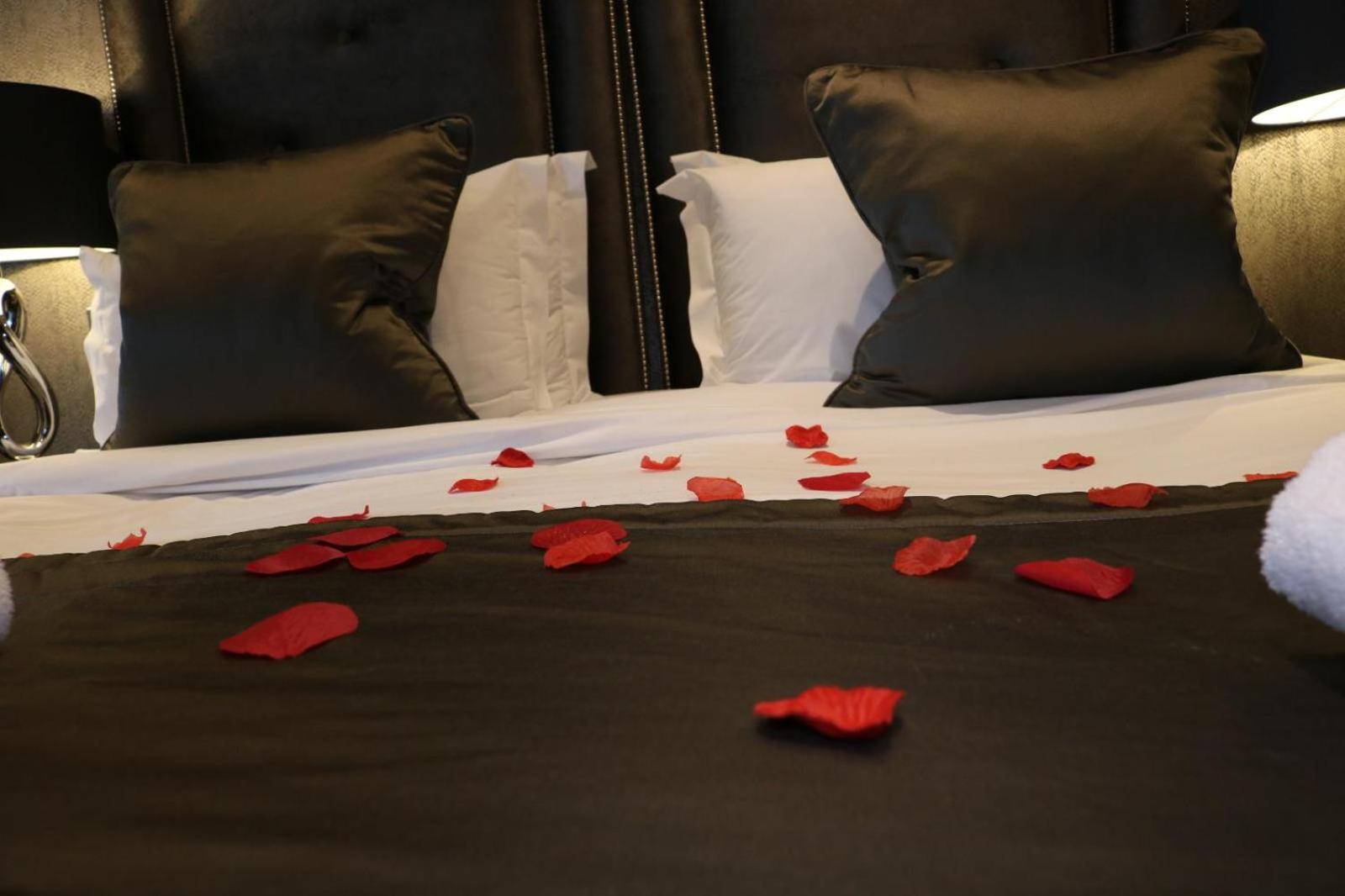 Deluxe Double Room - Photo 12