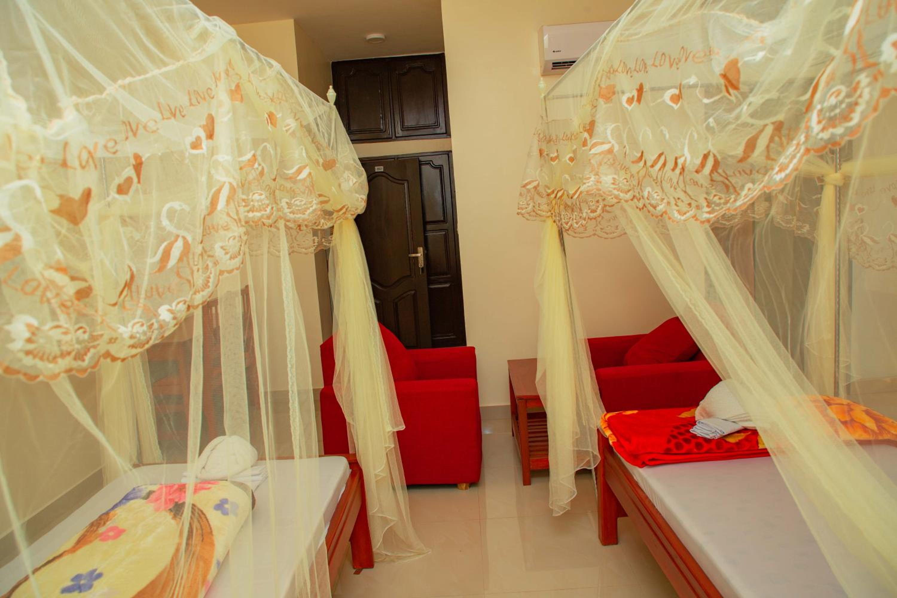 Budget Twin Room - Photo 3