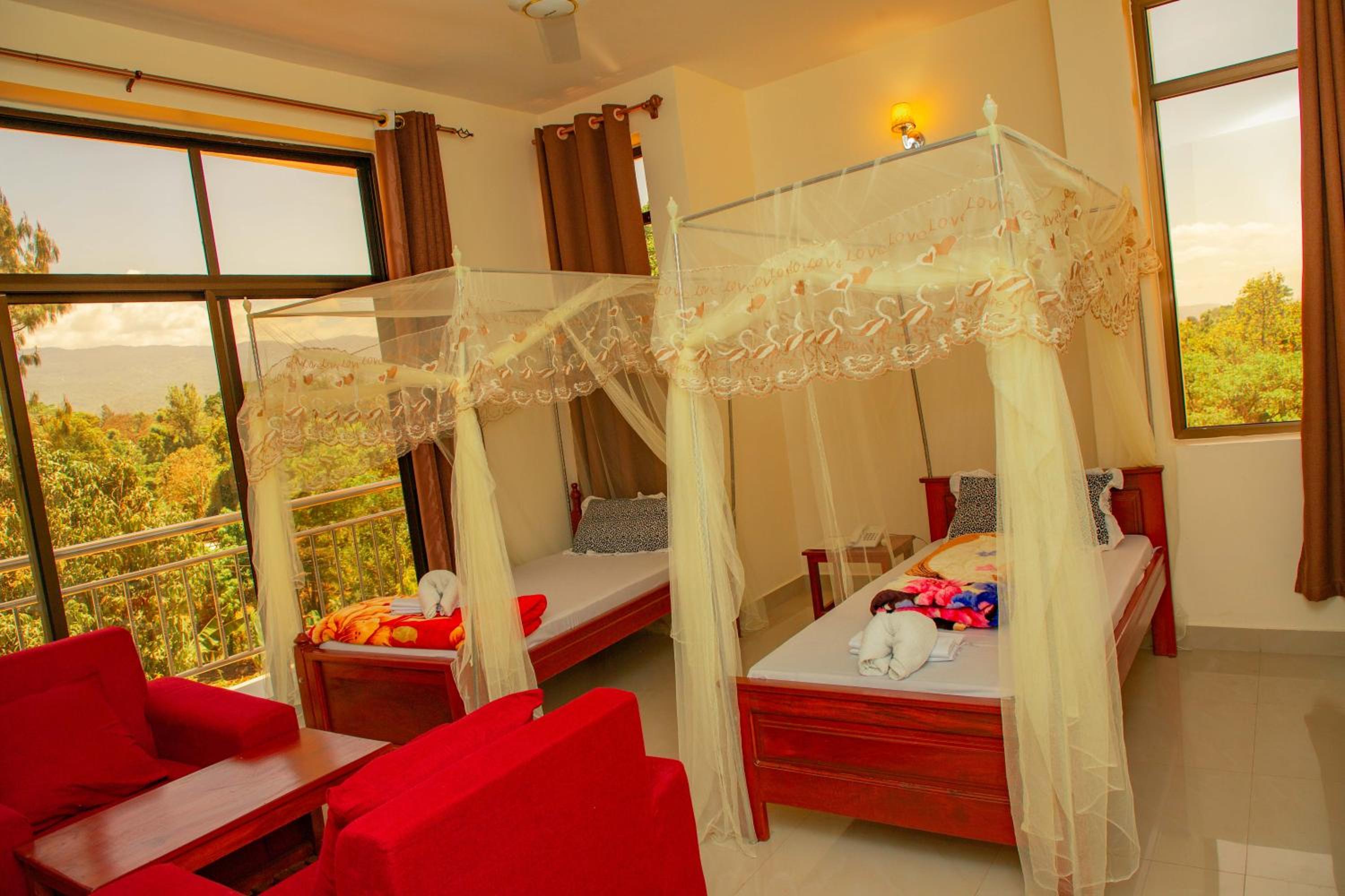Budget Twin Room - Photo 7
