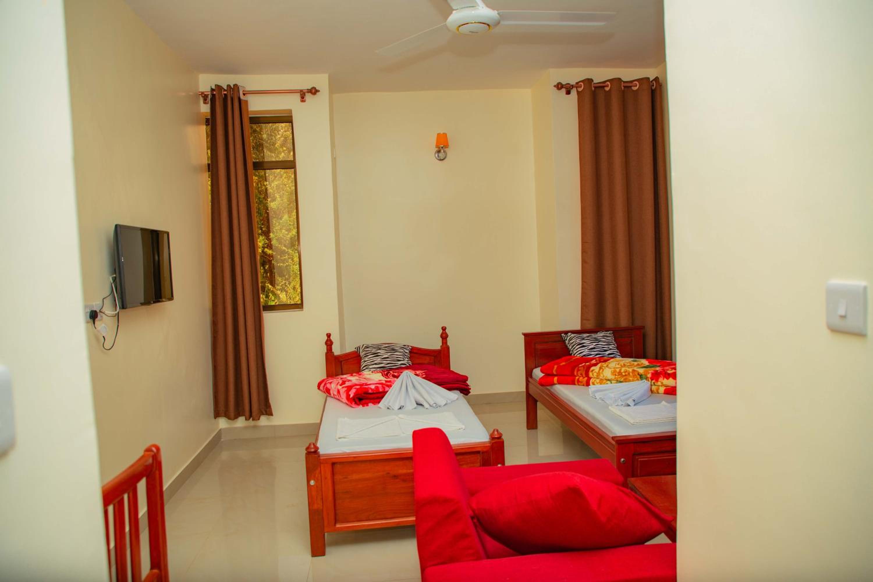 Budget Twin Room - Photo 4