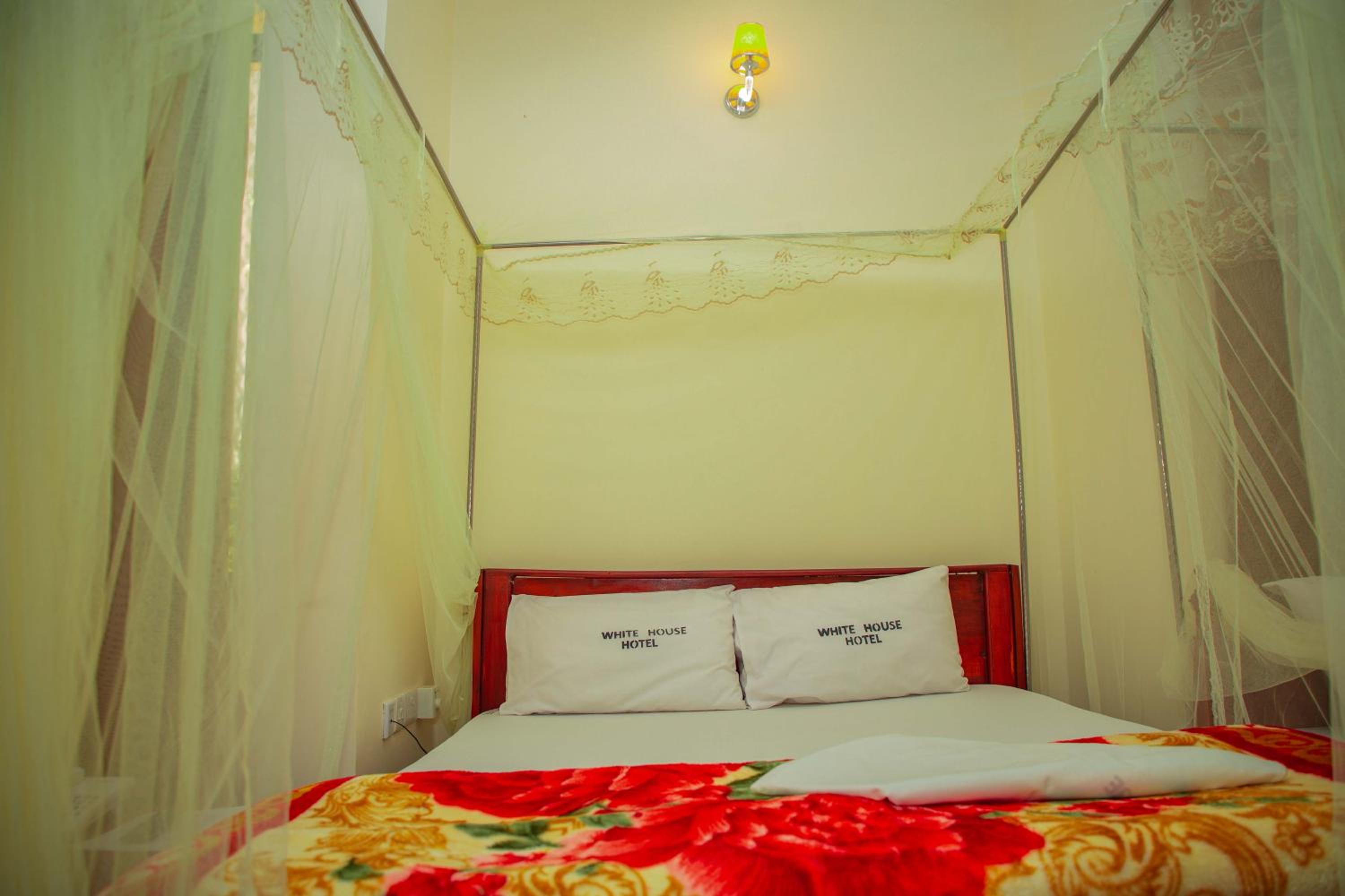 Budget Double Room - Photo 20