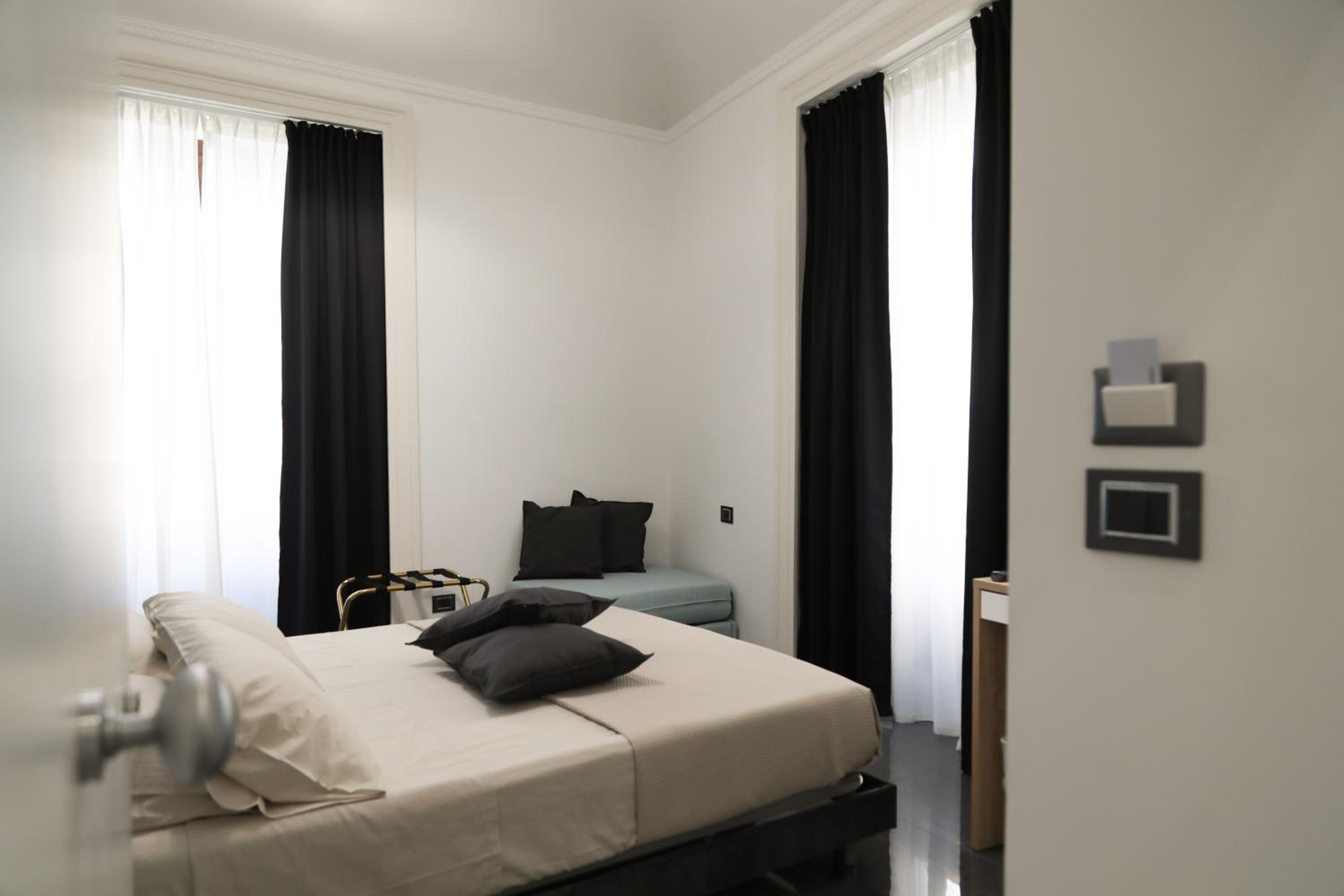 Standard Double Room - Photo 1