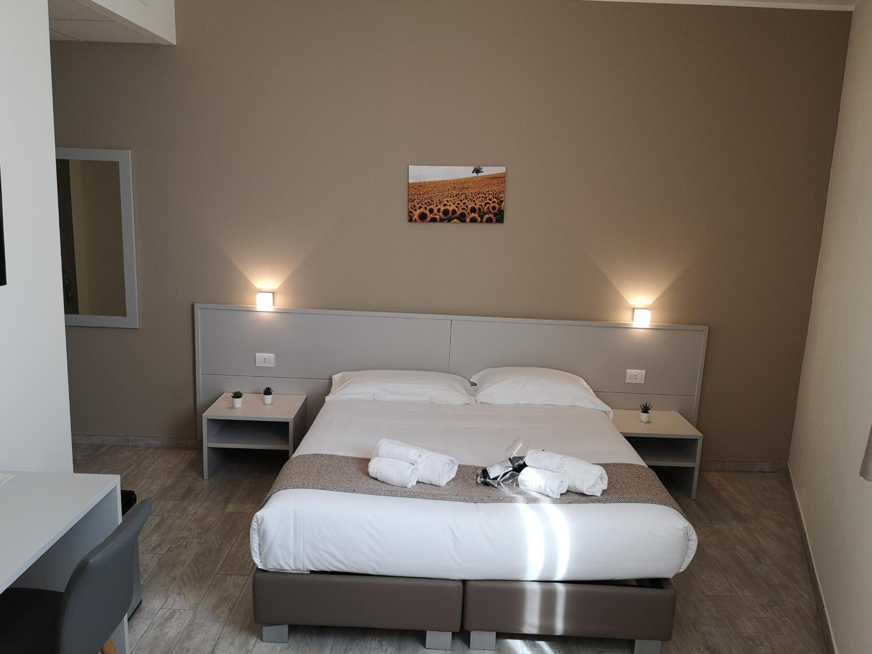 Double or Twin Room - Photo 6