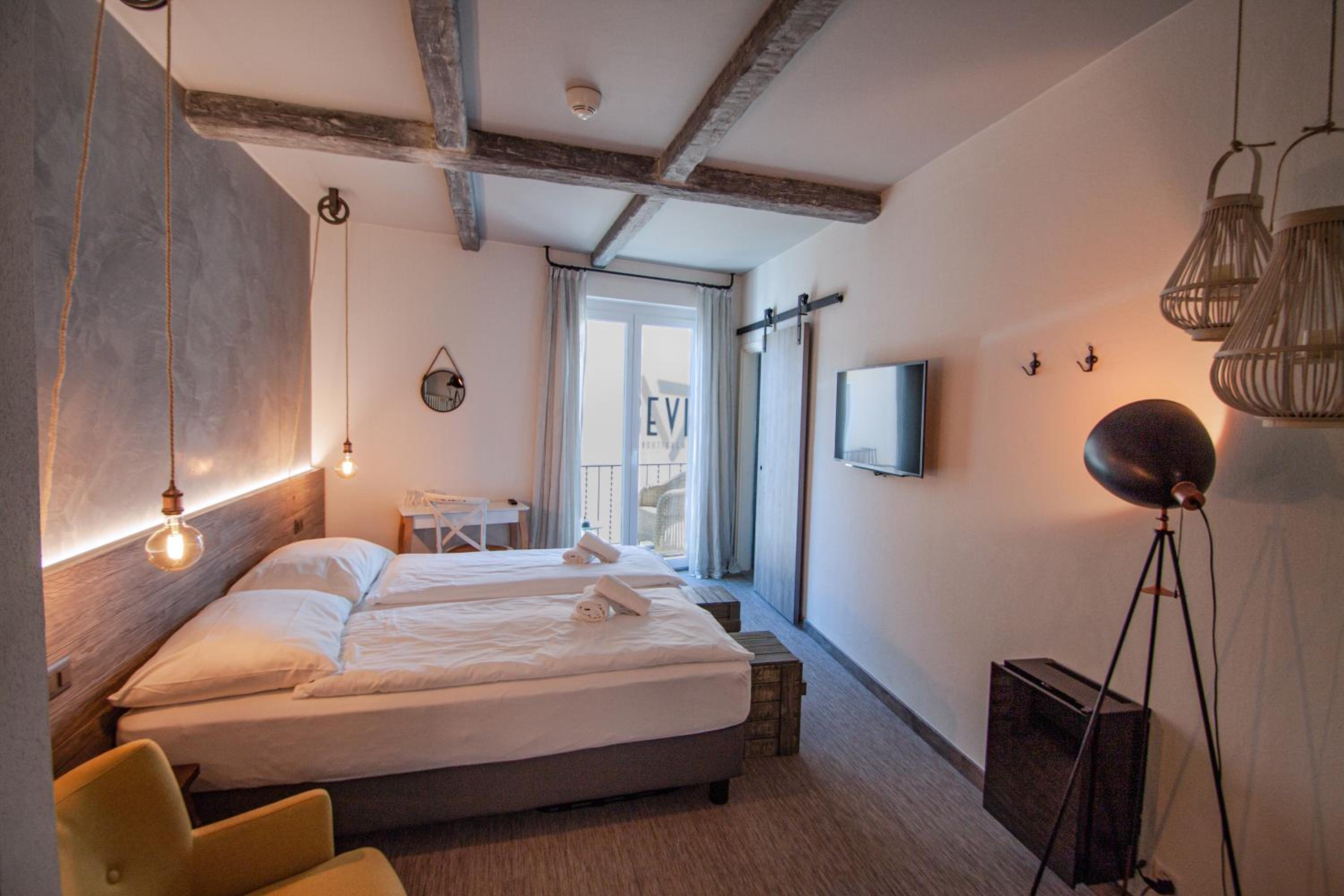 Double Room with Balcony and Partial View