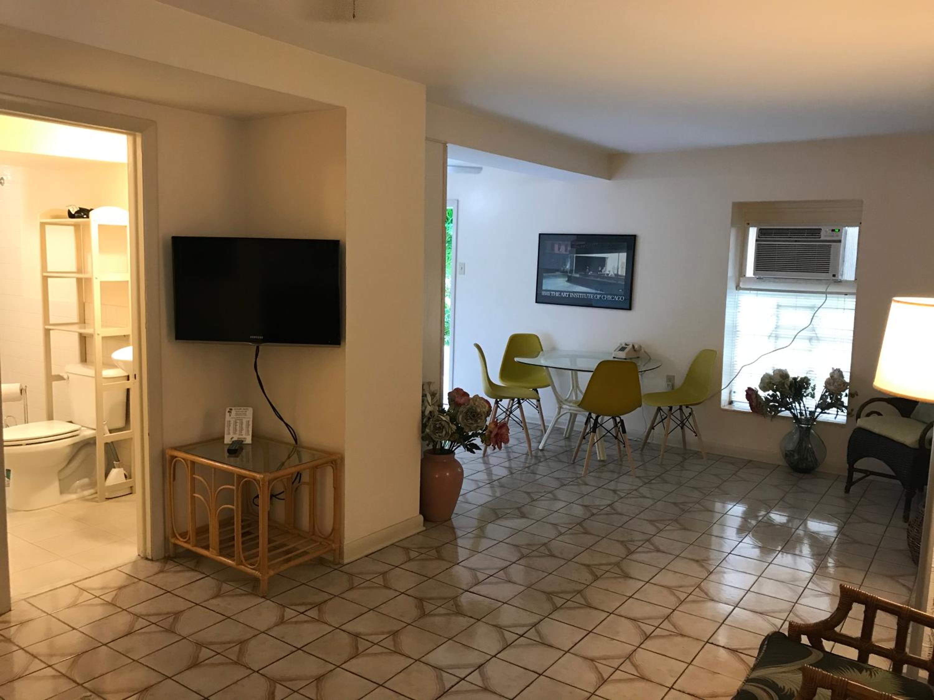 Apartment photo 2