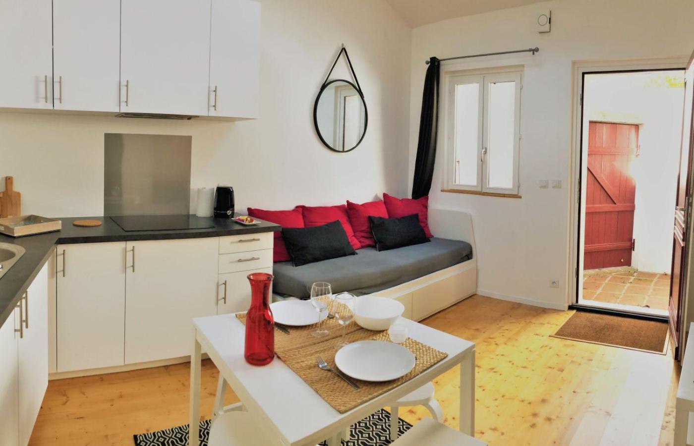 One-Bedroom Apartment photo 2