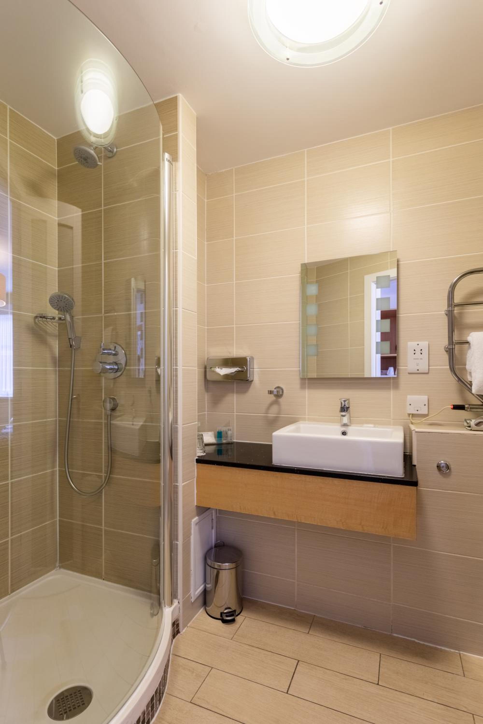 Standard Double Room - Photo 8