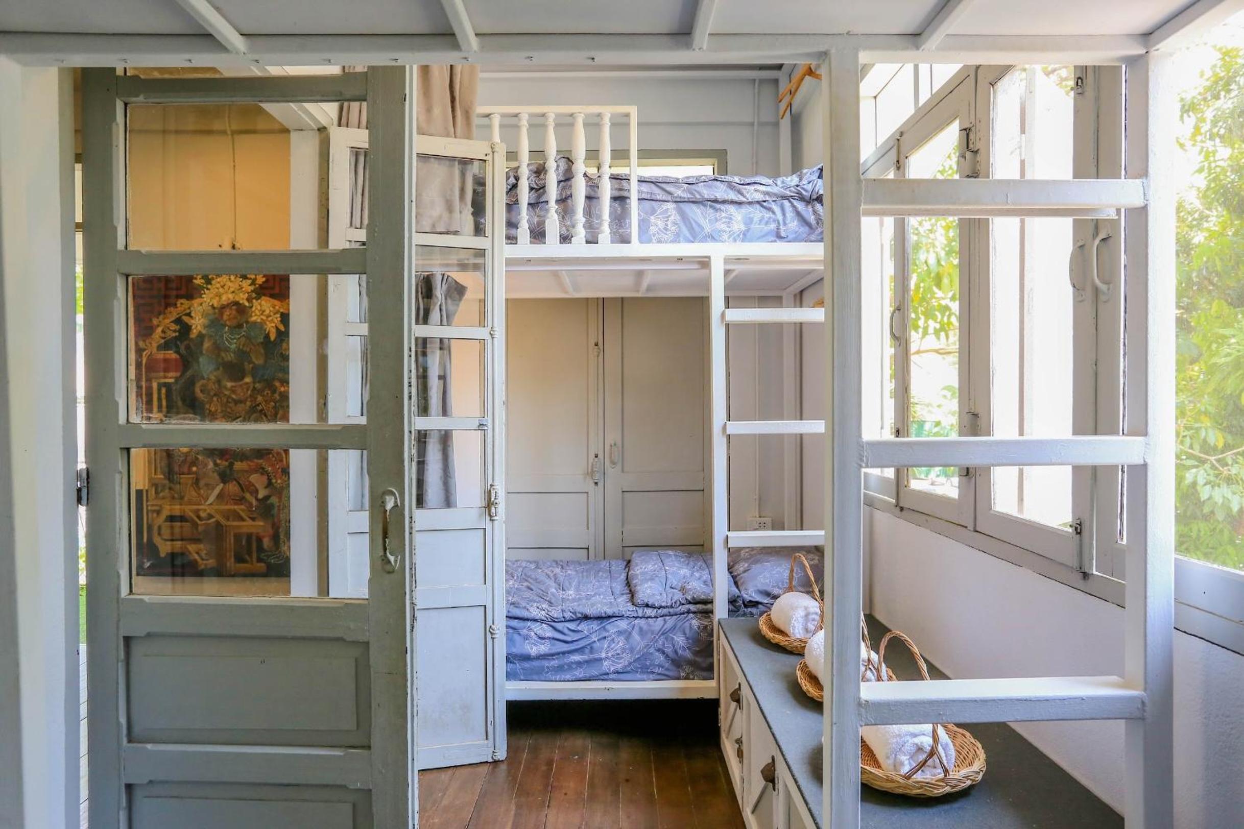 10-Bed Mixed Dormitory Room photo 2