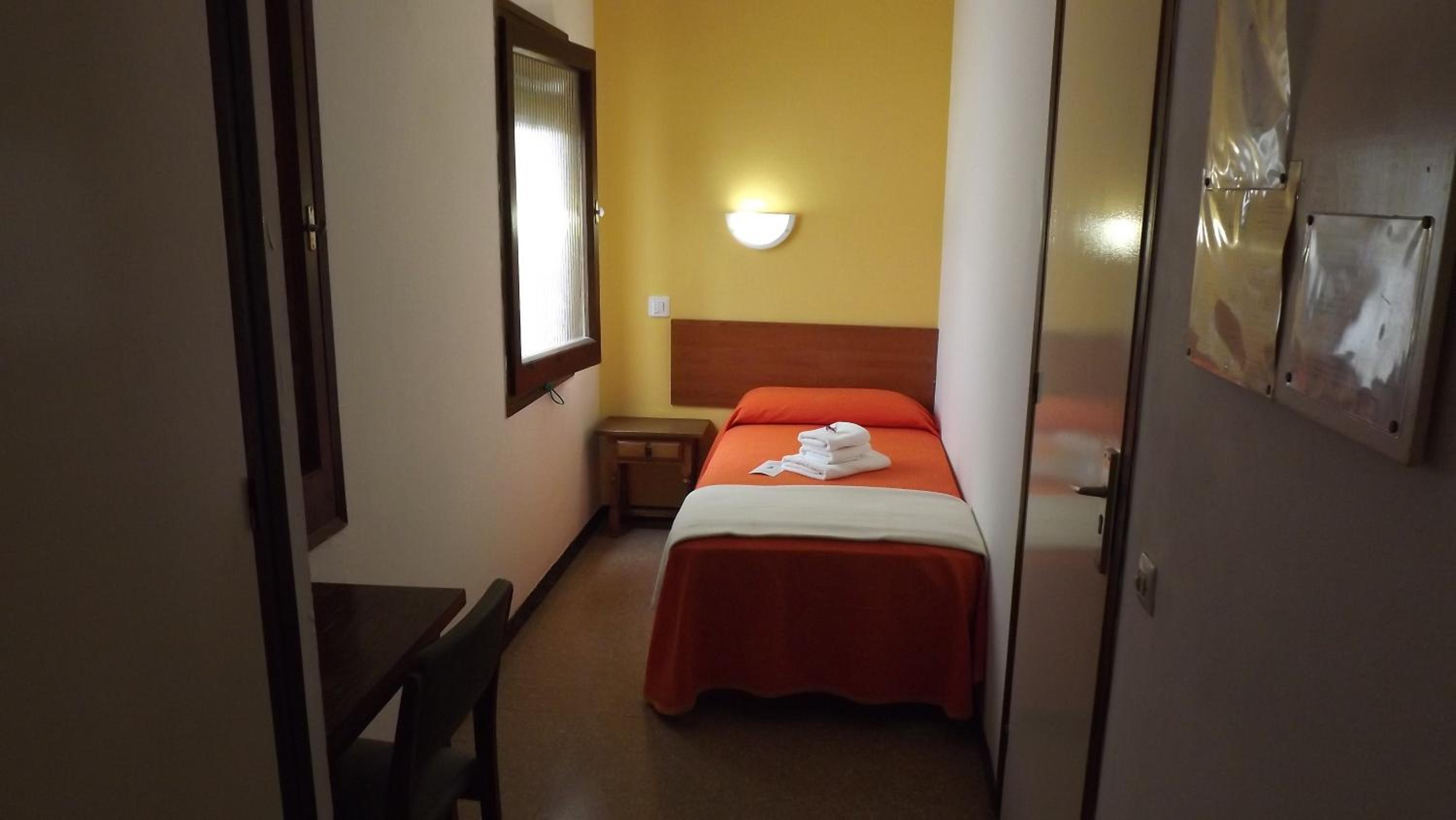 Habitación Individual Económica Interior
