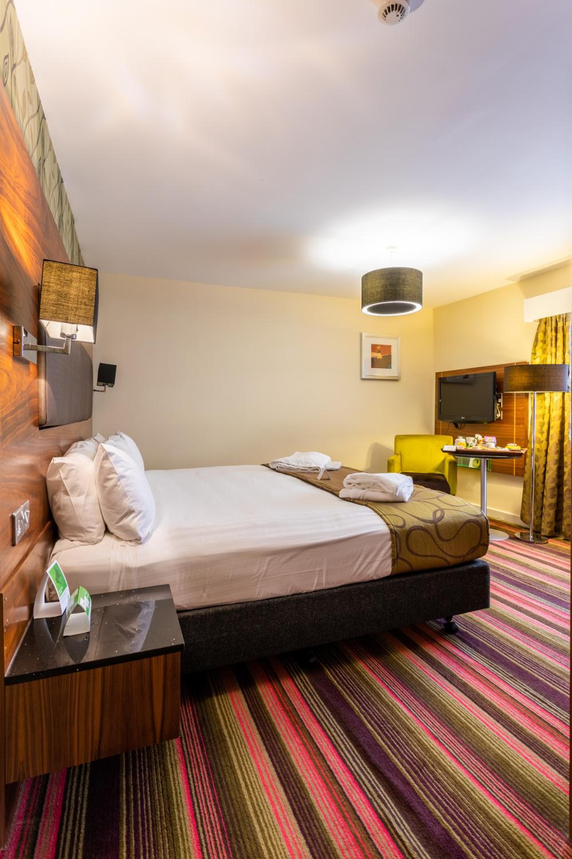 Standard King Room - Disability Access - Photo 2