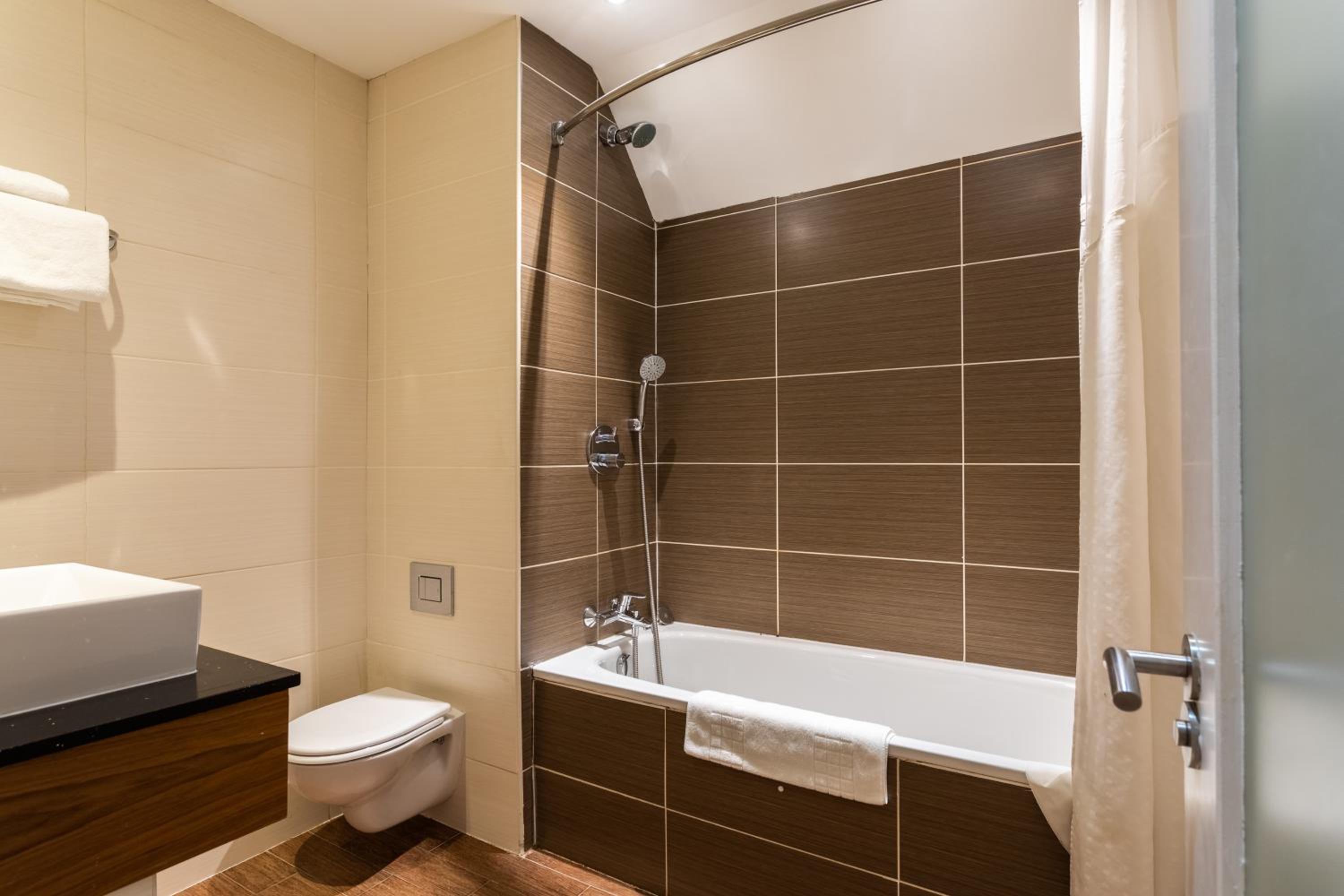 Premium King Room - Photo 2