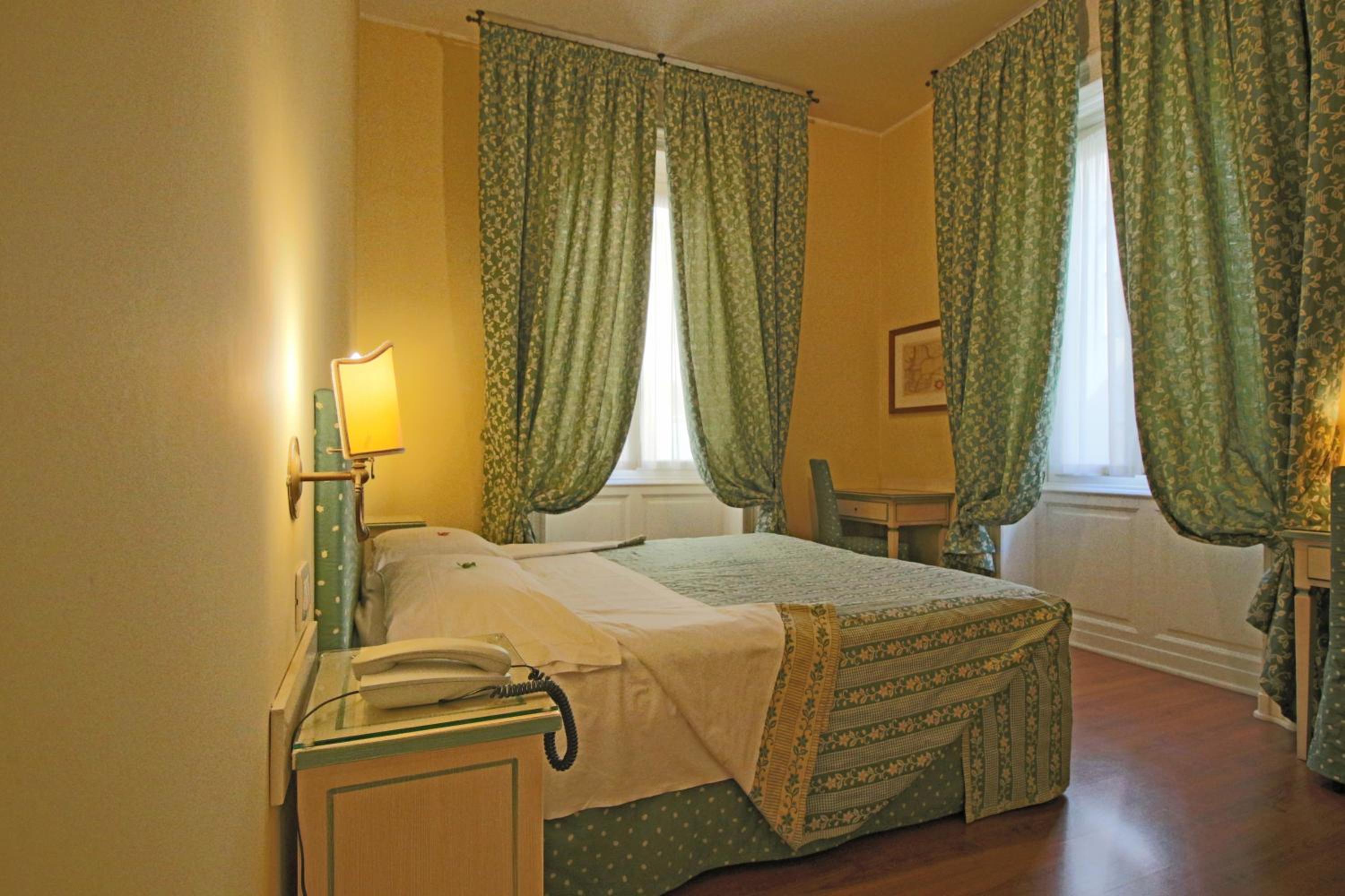 Family Room (2 Adults + 1 Child)