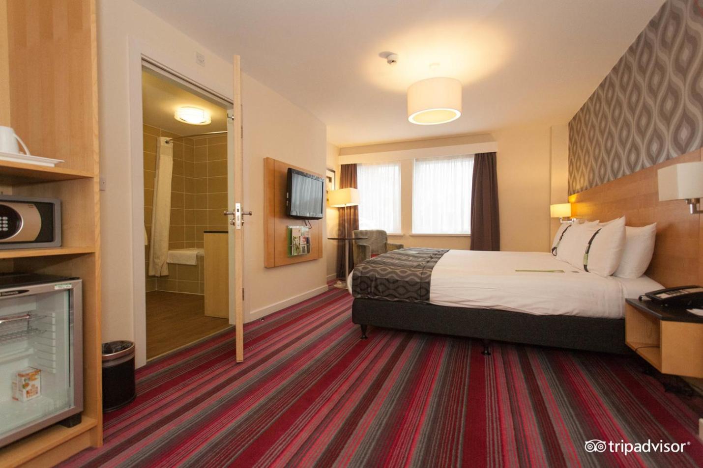 Standard King Room - Disability Access - Photo 1