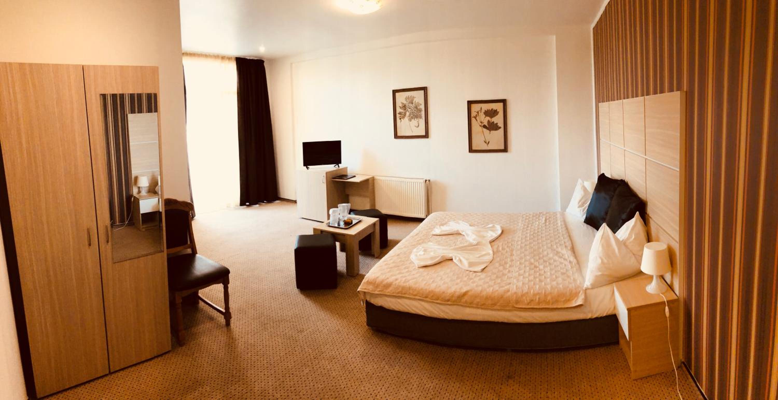 Standard Double Room - Photo 40
