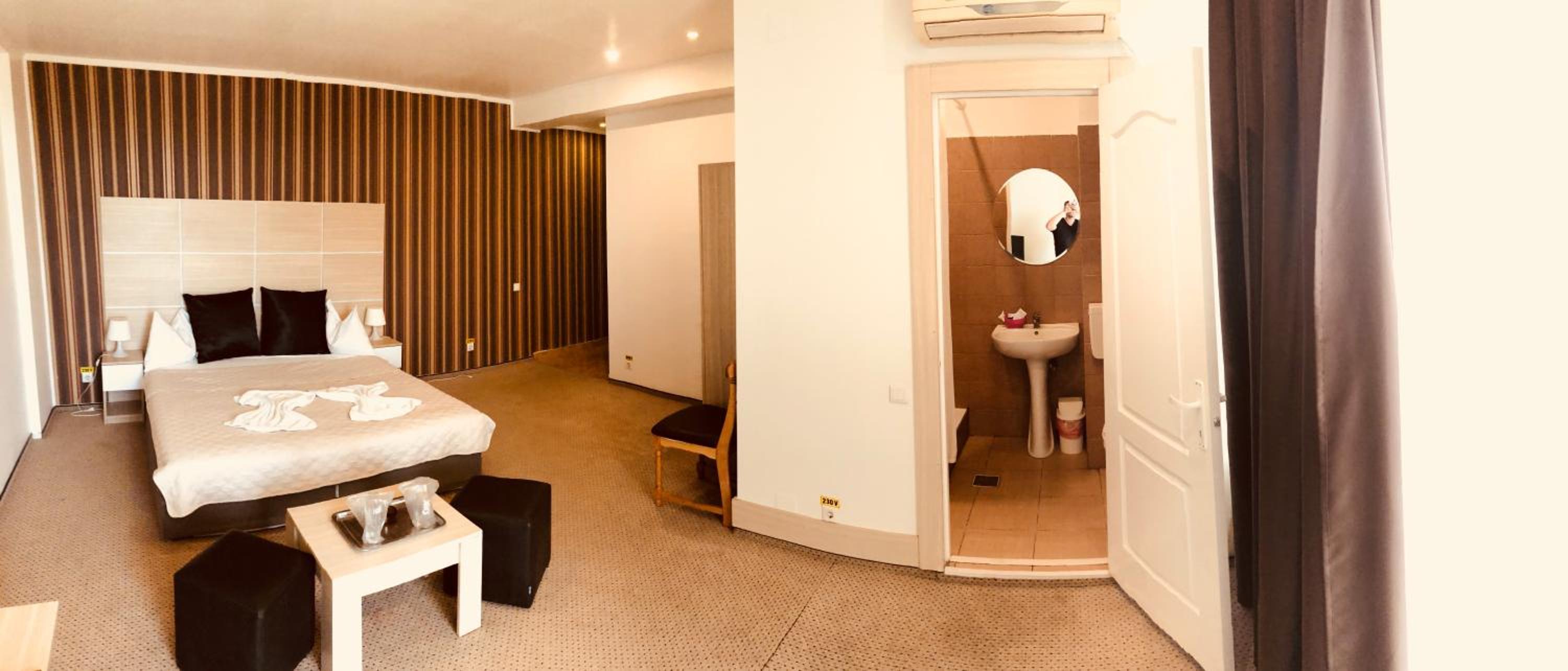 Standard Double Room - Photo 41
