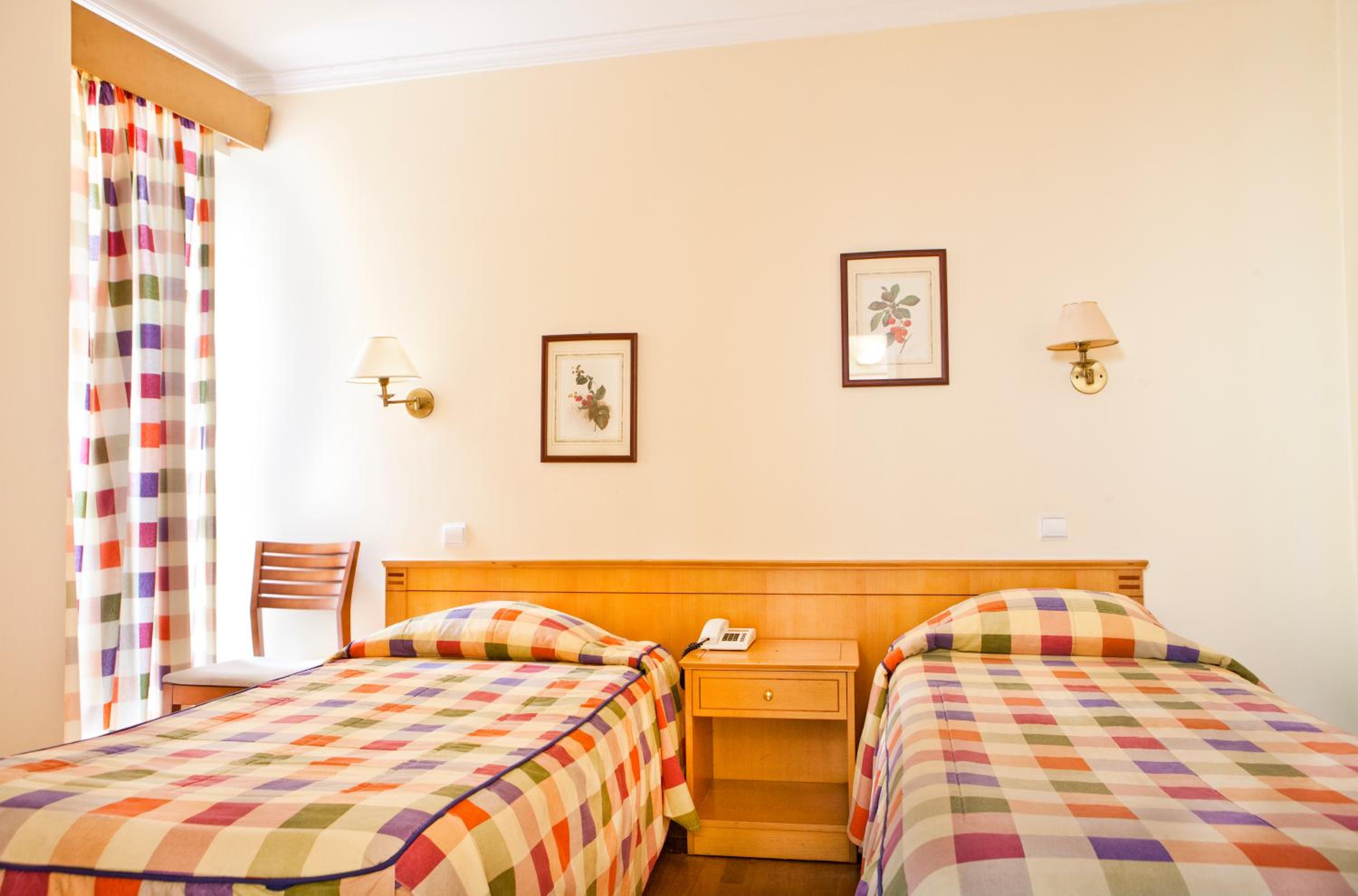 Standard Double or Twin Room - Photo 4