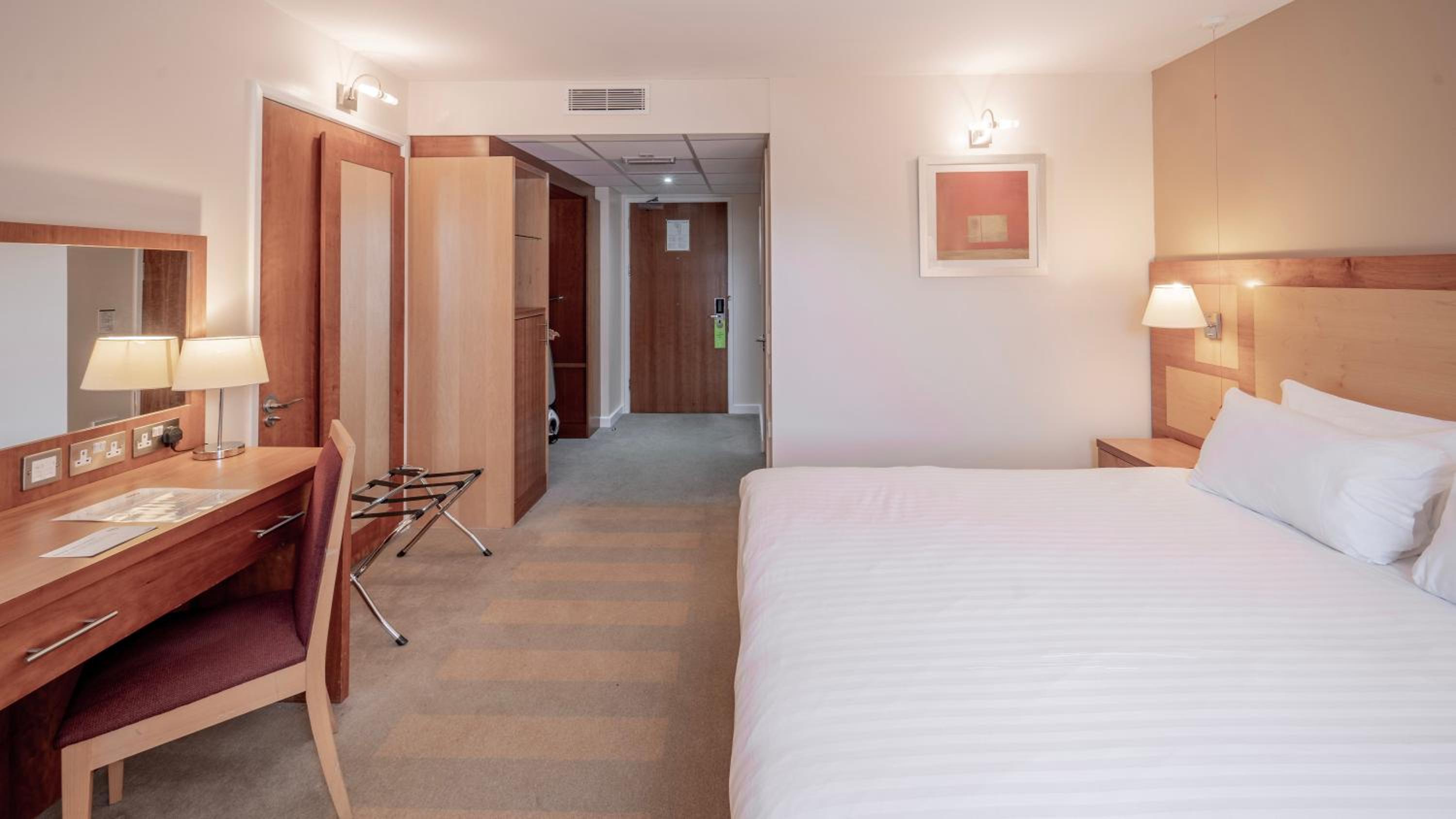 Standard King Room - Accessible - Photo 2