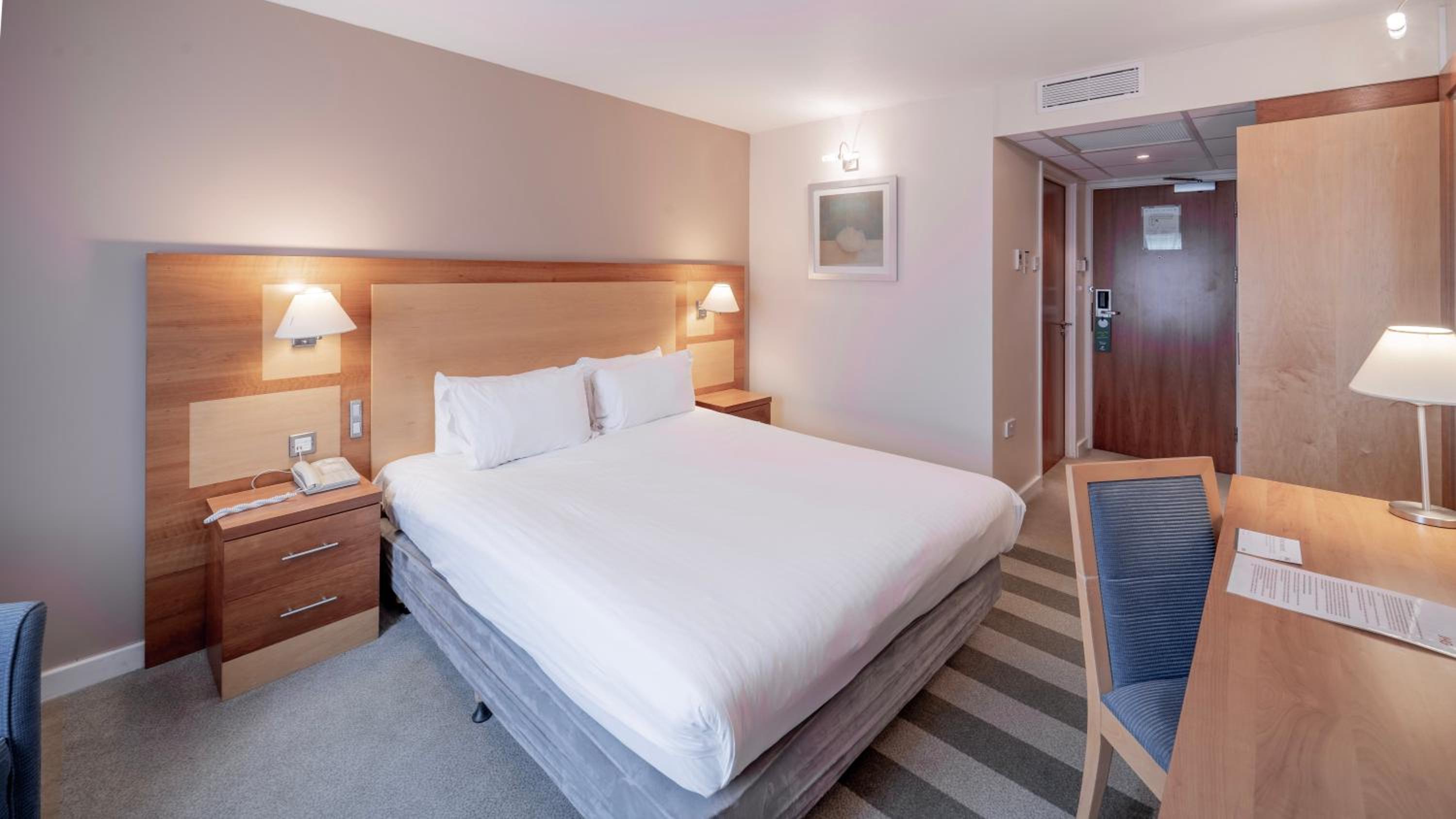 Standard King Room - Photo 2