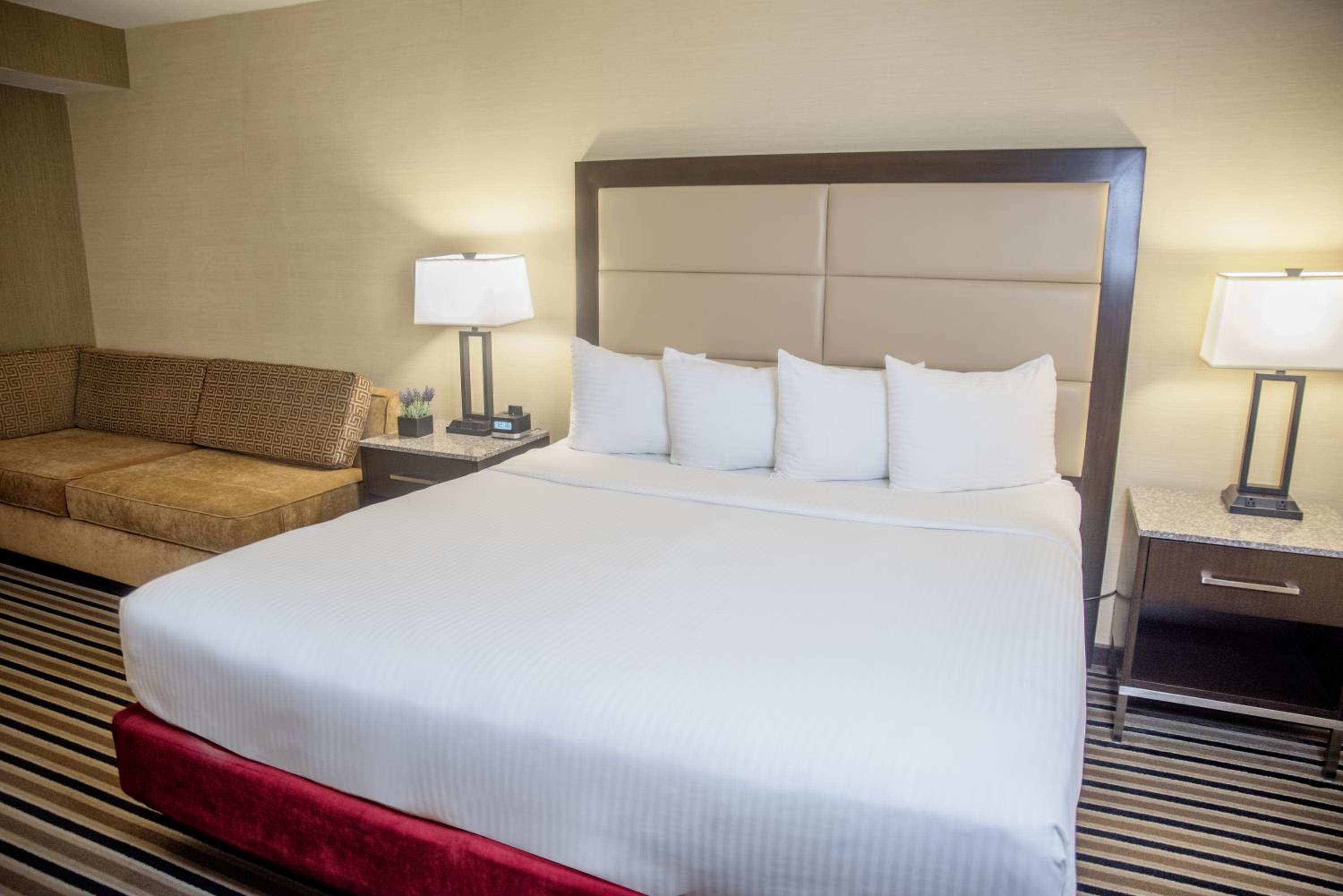 King Room with Pool View - Photo 1