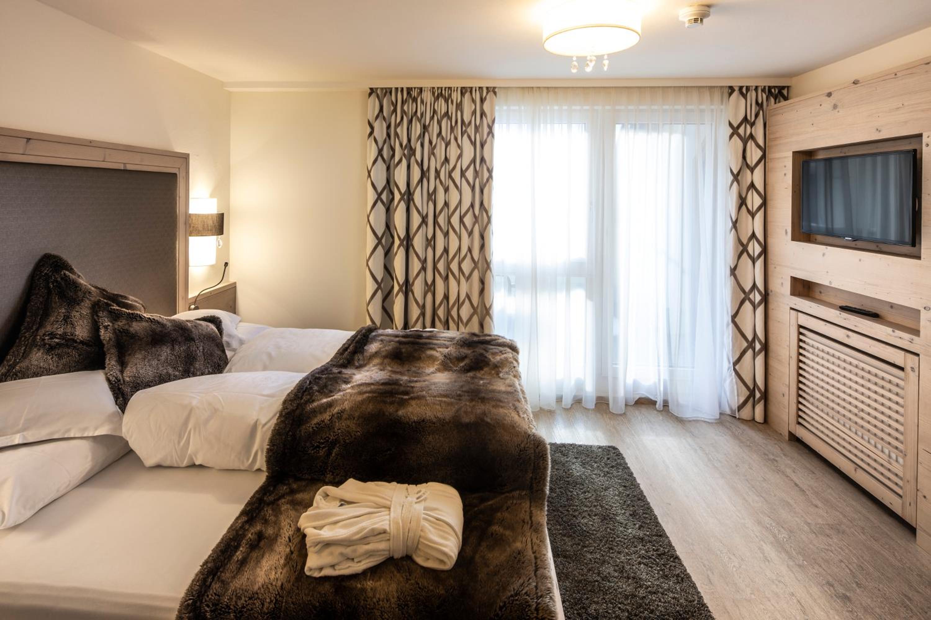 Suite - Photo 3
