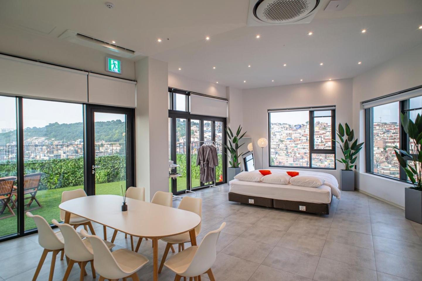 King Suite - Photo 5