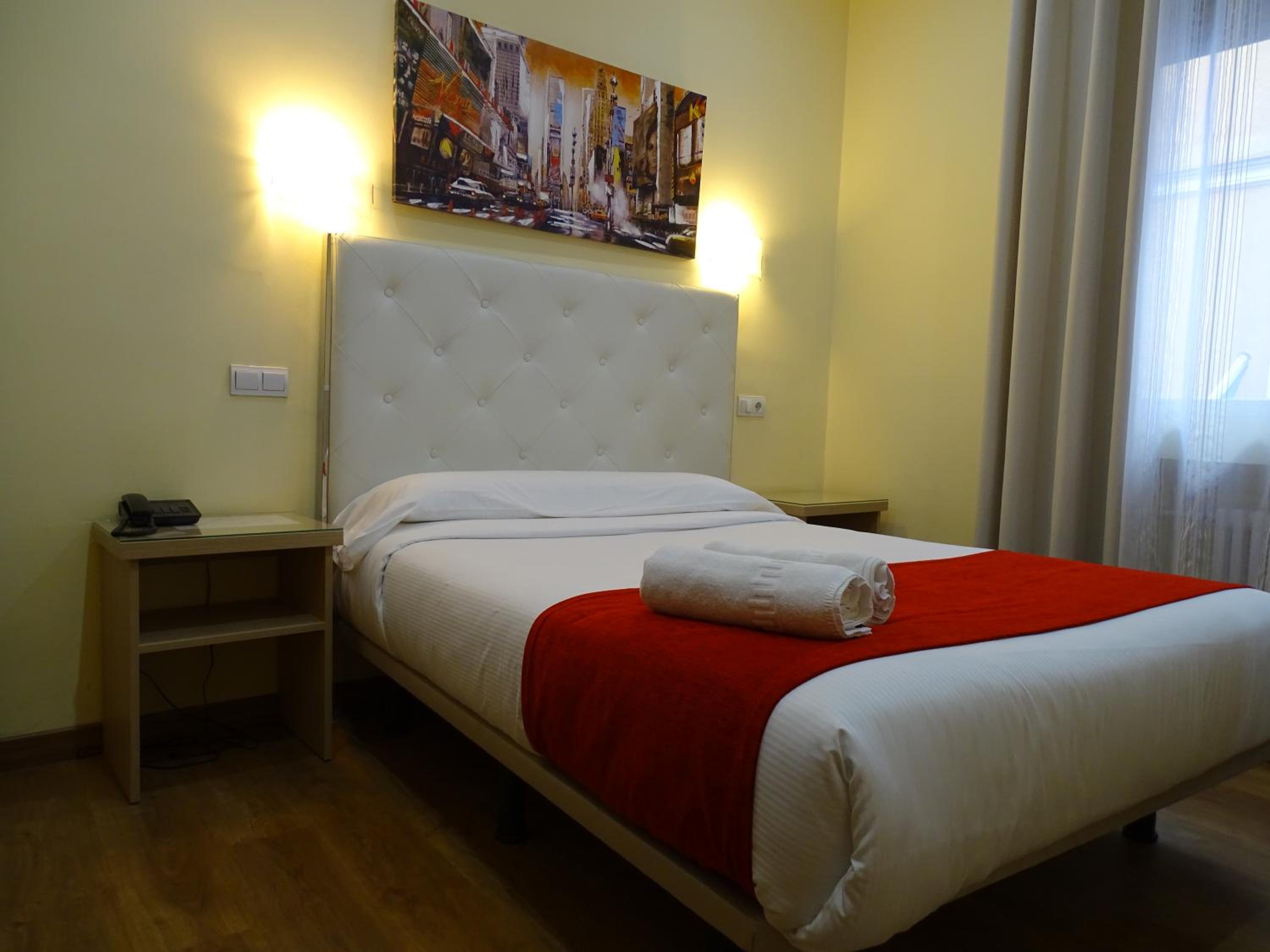 Standard Double Room - Photo 7