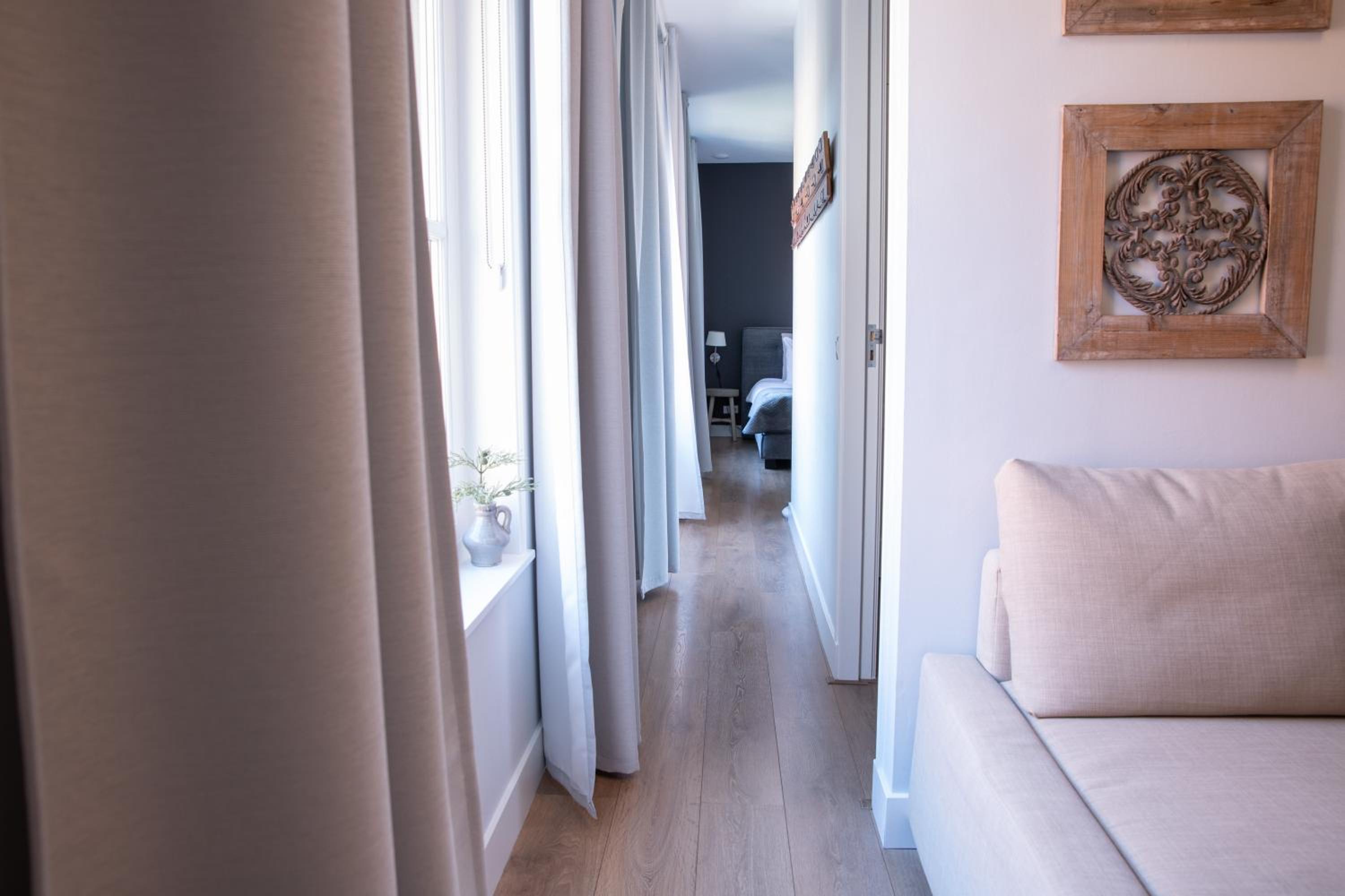 Family Suite with Private Bathroom photo 2