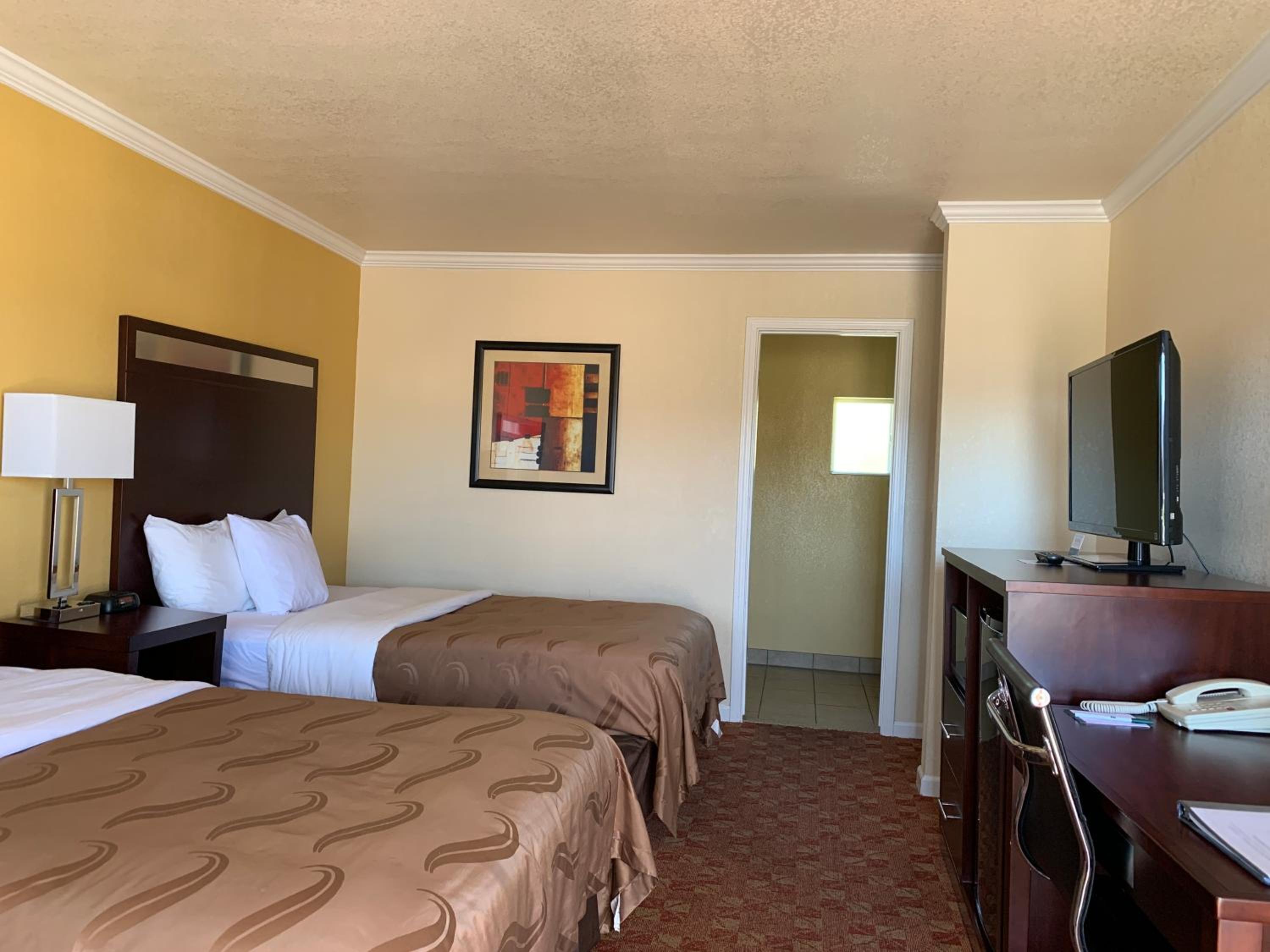 Double Room with Two Double Beds - Non-Smoking - Photo 4