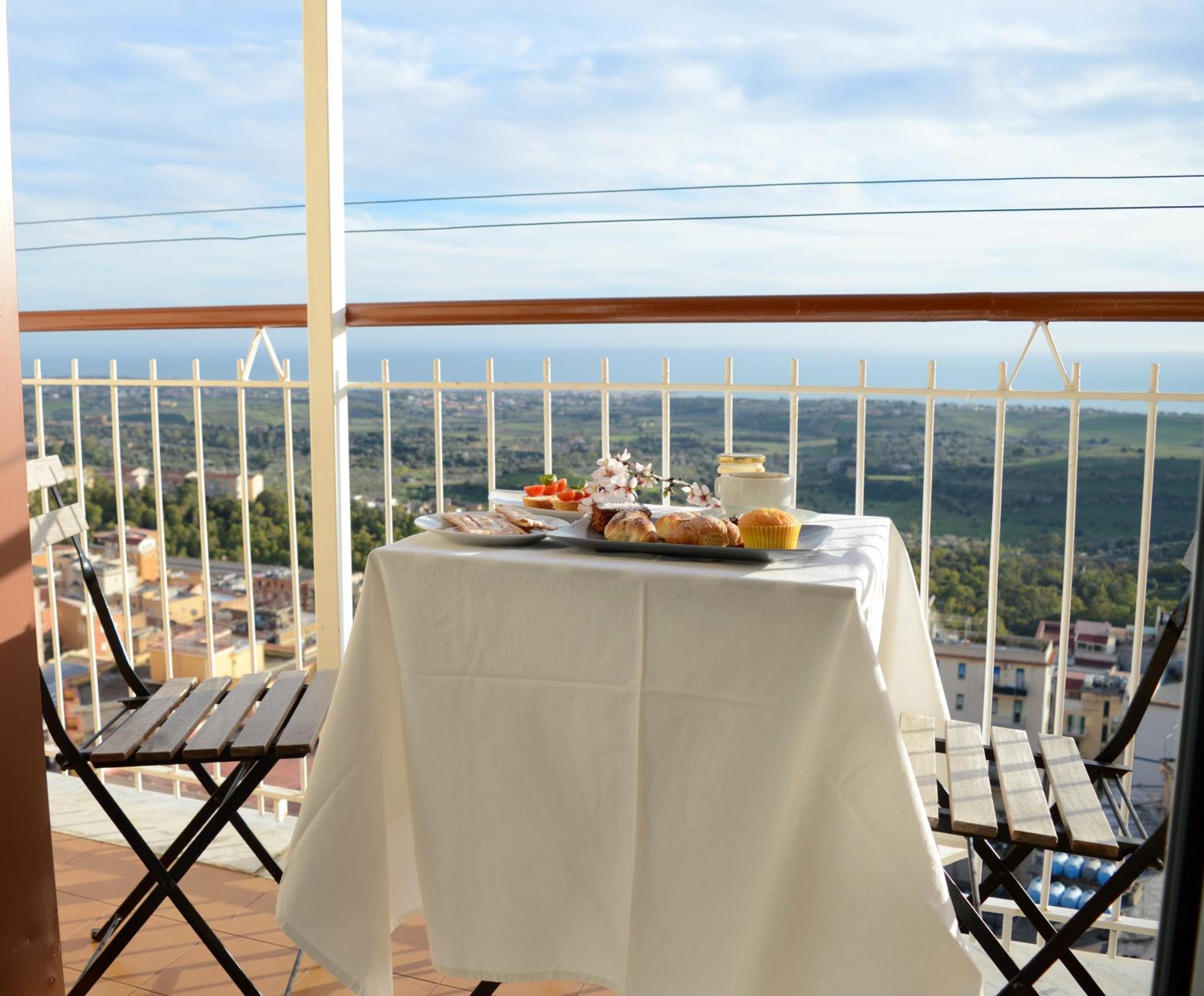 Quadruple Room with Kitchen with Balcony and Sea View photo 3