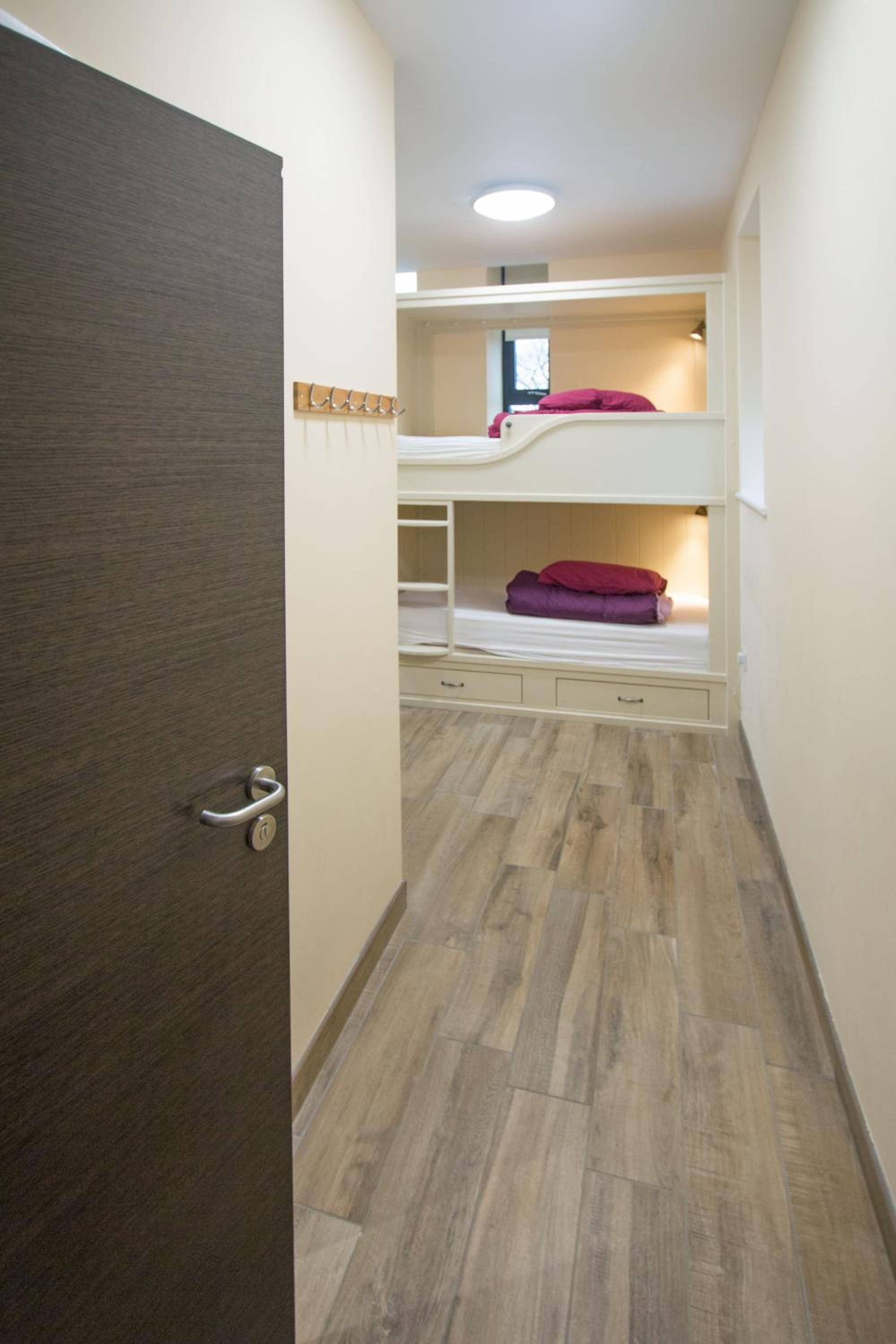 6-Bed Mixed Dormitory Room photo 2